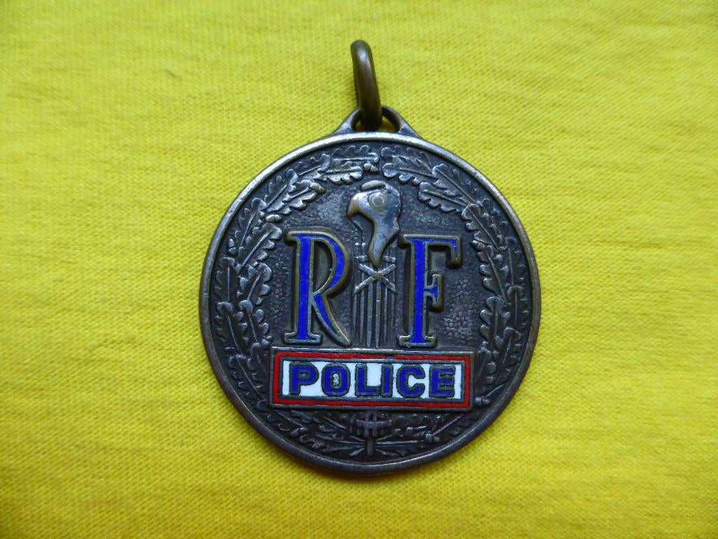 Oude dienstpenning Franse Politie : zeldzaam, Verzamelen, Militaria | Algemeen, Verzenden, Marechaussee, Overige gebieden, Embleem of Badge