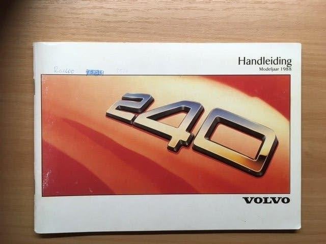 Handleiding Volvo 240       Modeljaar    1988    NL, Auto diversen, Handleidingen en Instructieboekjes, Ophalen of Verzenden