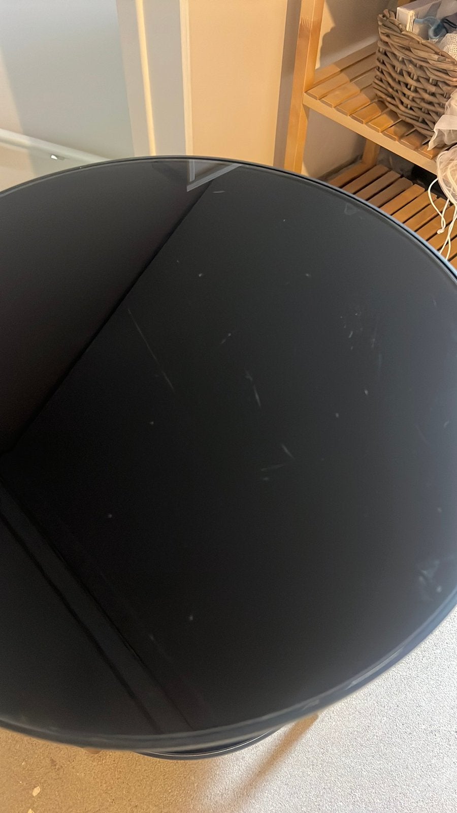 ÄSPERÖD IKEA bijzettafel goud/zwart glas, Ophalen, Gebruikt, Rond, 50 tot 100 cm