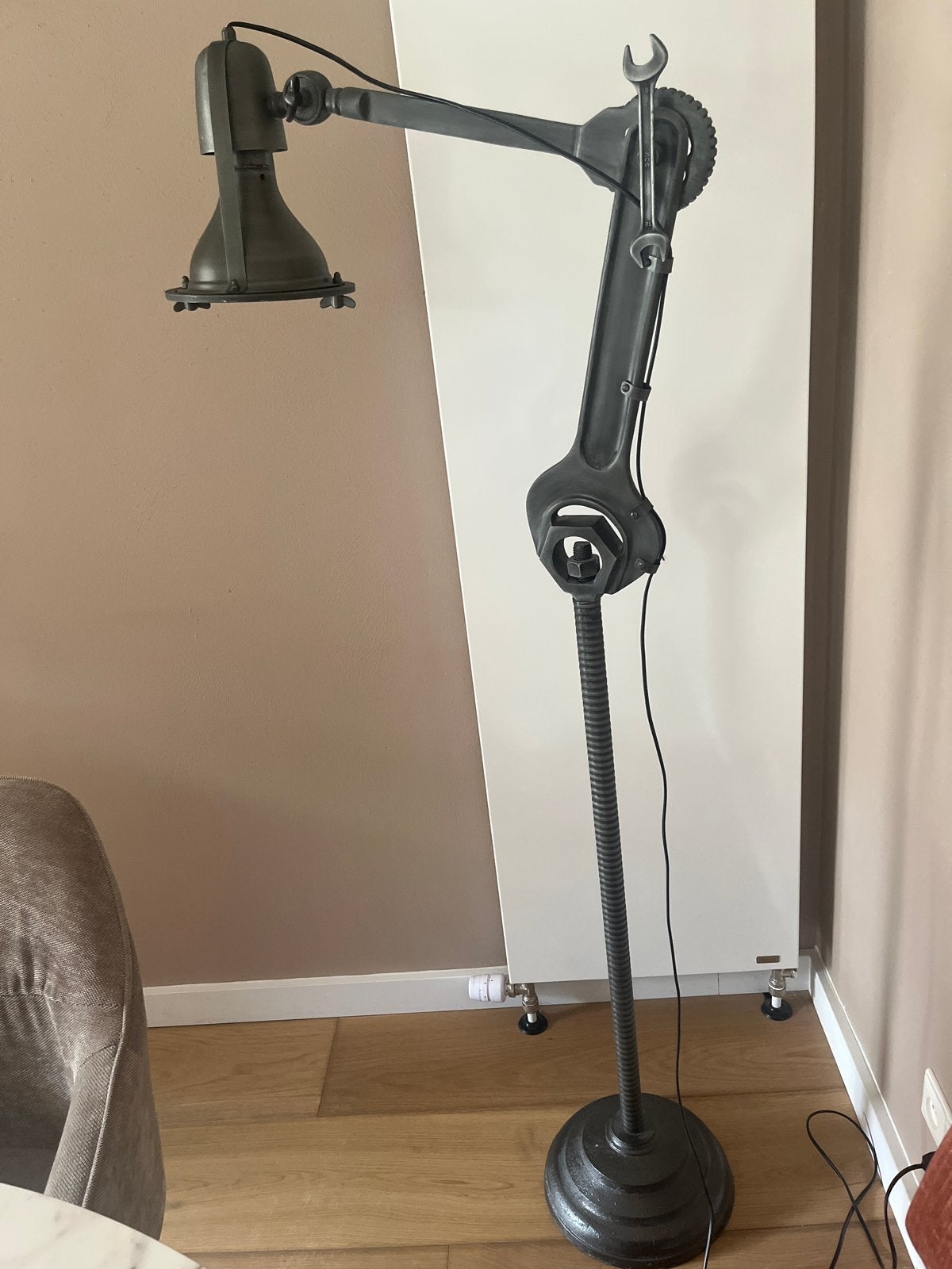 Unieke industriële staande lamp - Sleutel design, Ophalen, E14 (klein), Zo goed als nieuw, Metaal