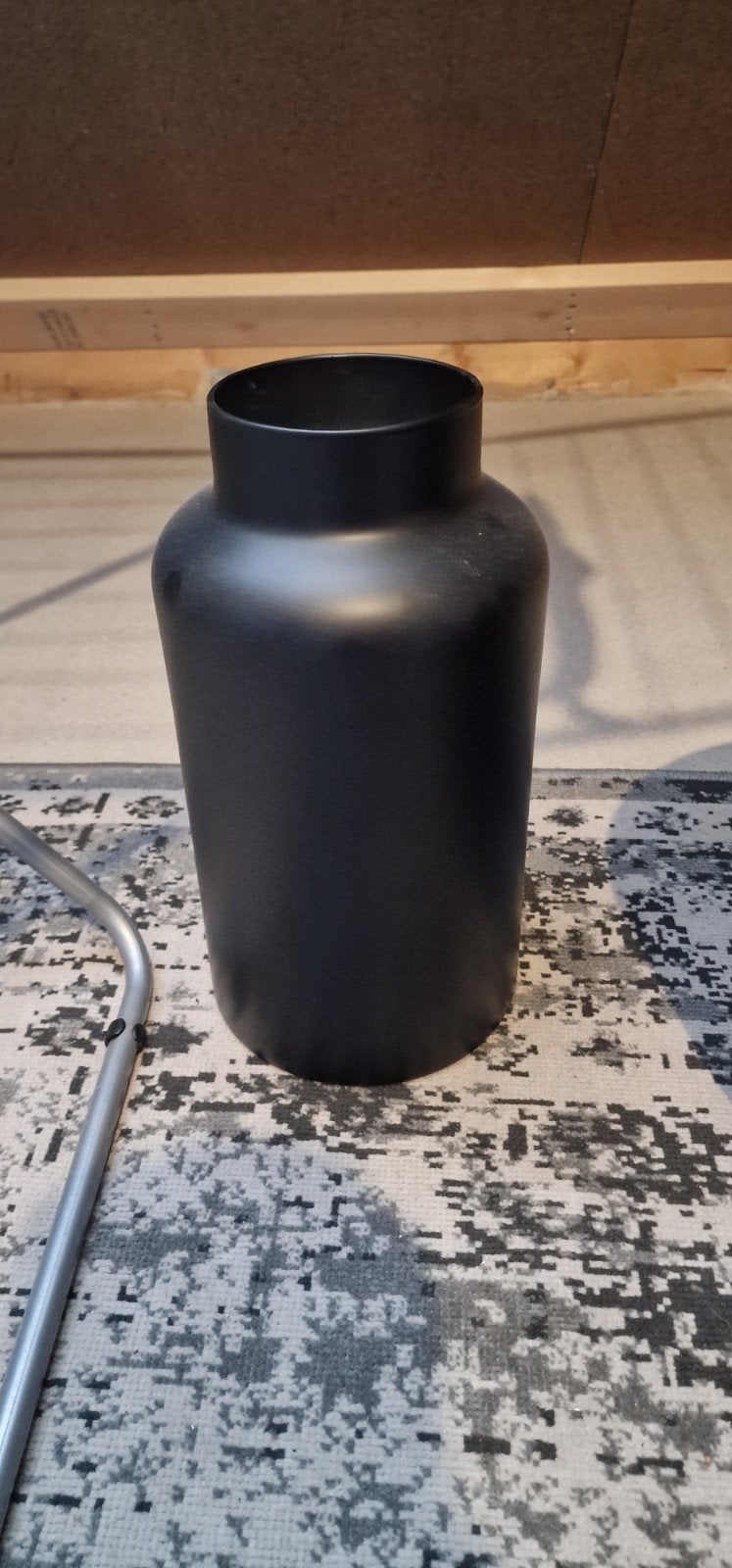 Zwarte vaas, modern design, Ophalen, Overige materialen, Zwart, Zo goed als nieuw