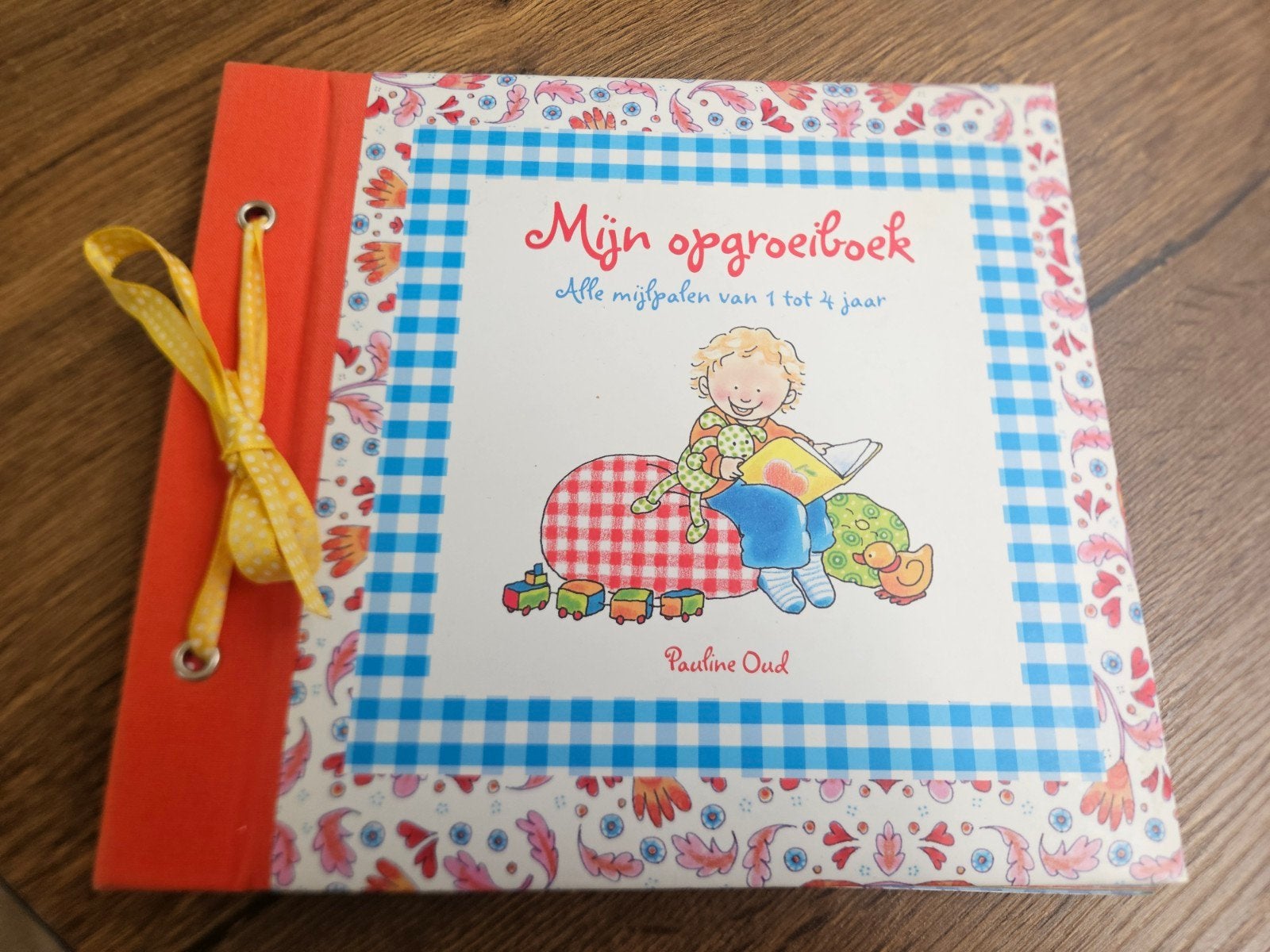 Mijn opgroeiboek - Alle mijlpalen van 1 tot 4 jaar, Ophalen of Verzenden, Zo goed als nieuw, Pauline Oud, Uitklap-, Voel- of Ontdekboek