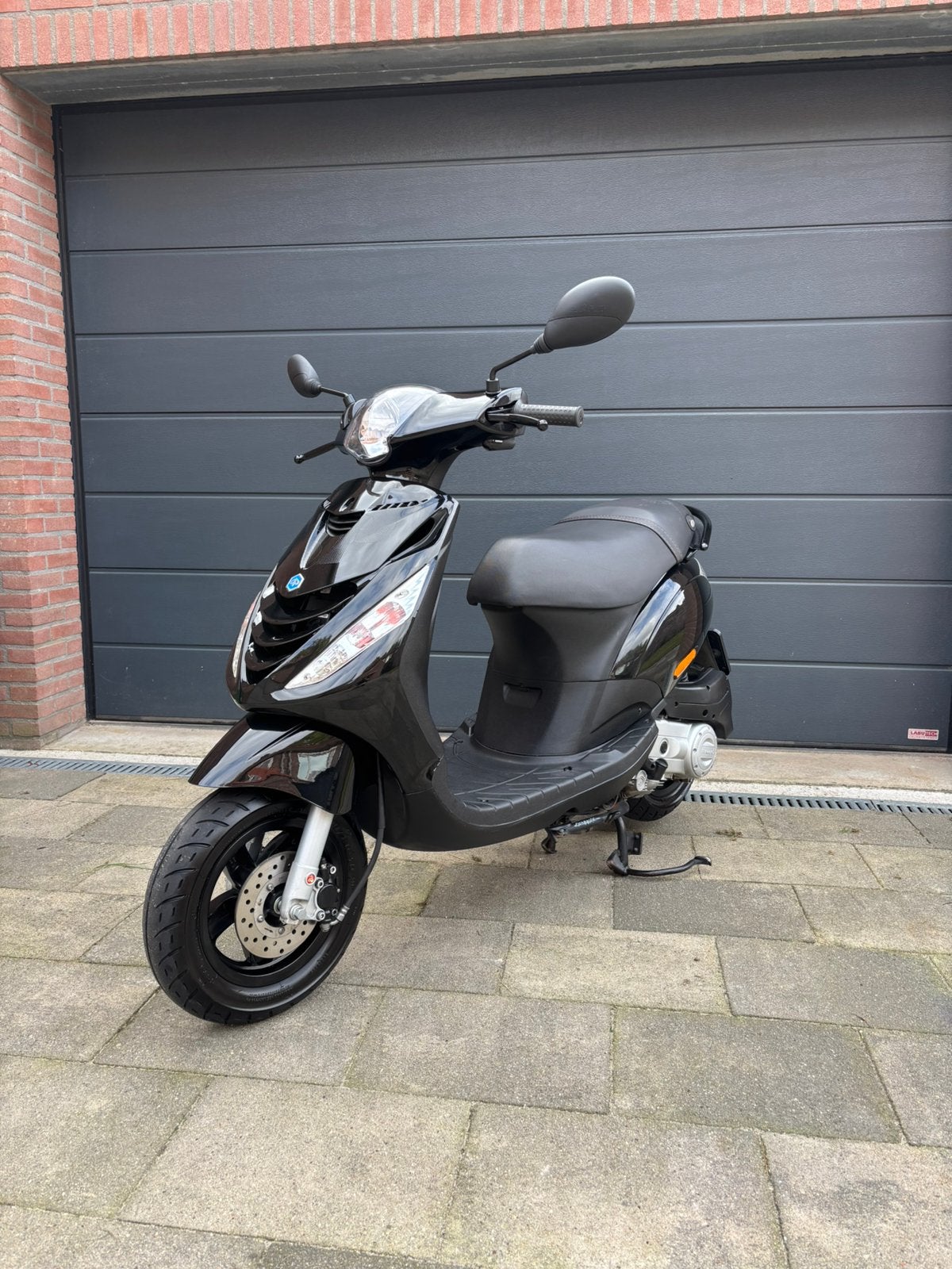 Piaggio Zip E5 – 2021 – 7.468 km – Nieuwstaat, Fietsen en Brommers, Ophalen, Zo goed als nieuw, Benzine, Zip