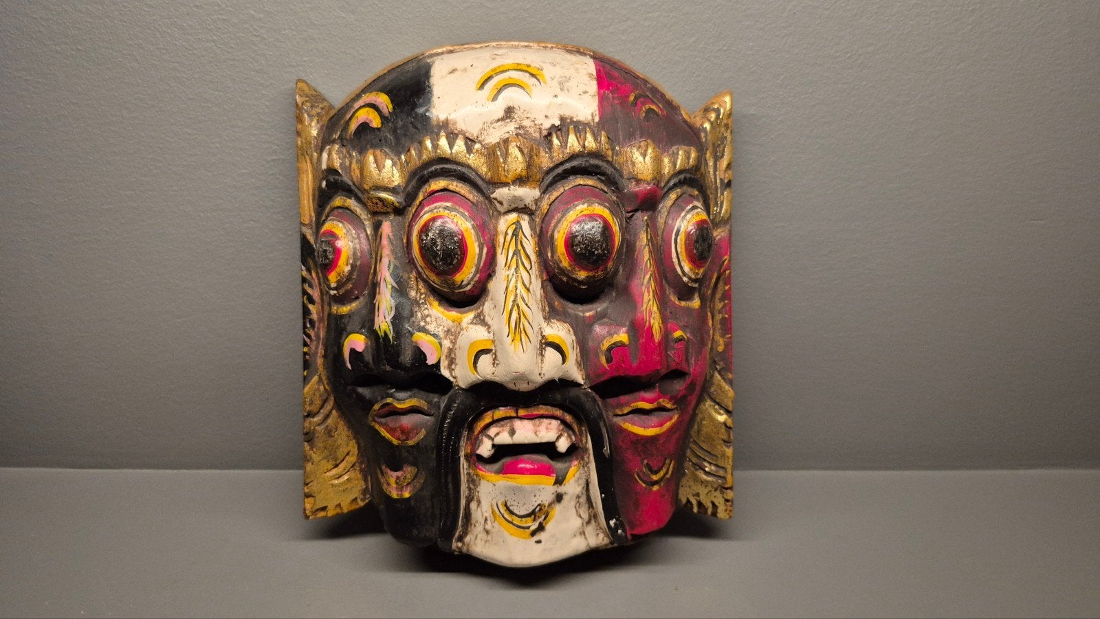 Houten Balinees Masker - Handgesneden en Geschilderd, Antiek en Kunst, Hout, Masker, Ophalen of Verzenden, Indonesië