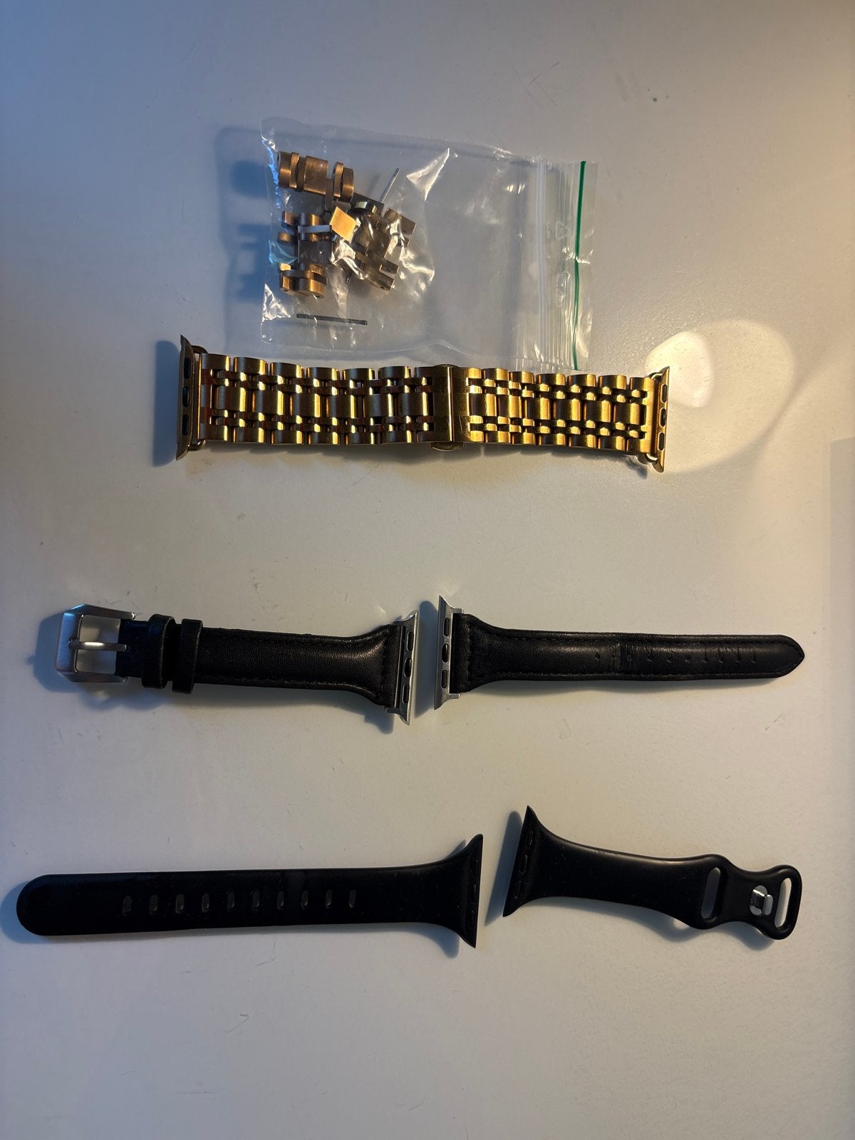 3 Apple Watch bandjes 40mm: Goud, Zwart Leer, Zwart Sport, Sieraden, Tassen en Uiterlijk, Ophalen of Verzenden, Gebruikt, Zwart