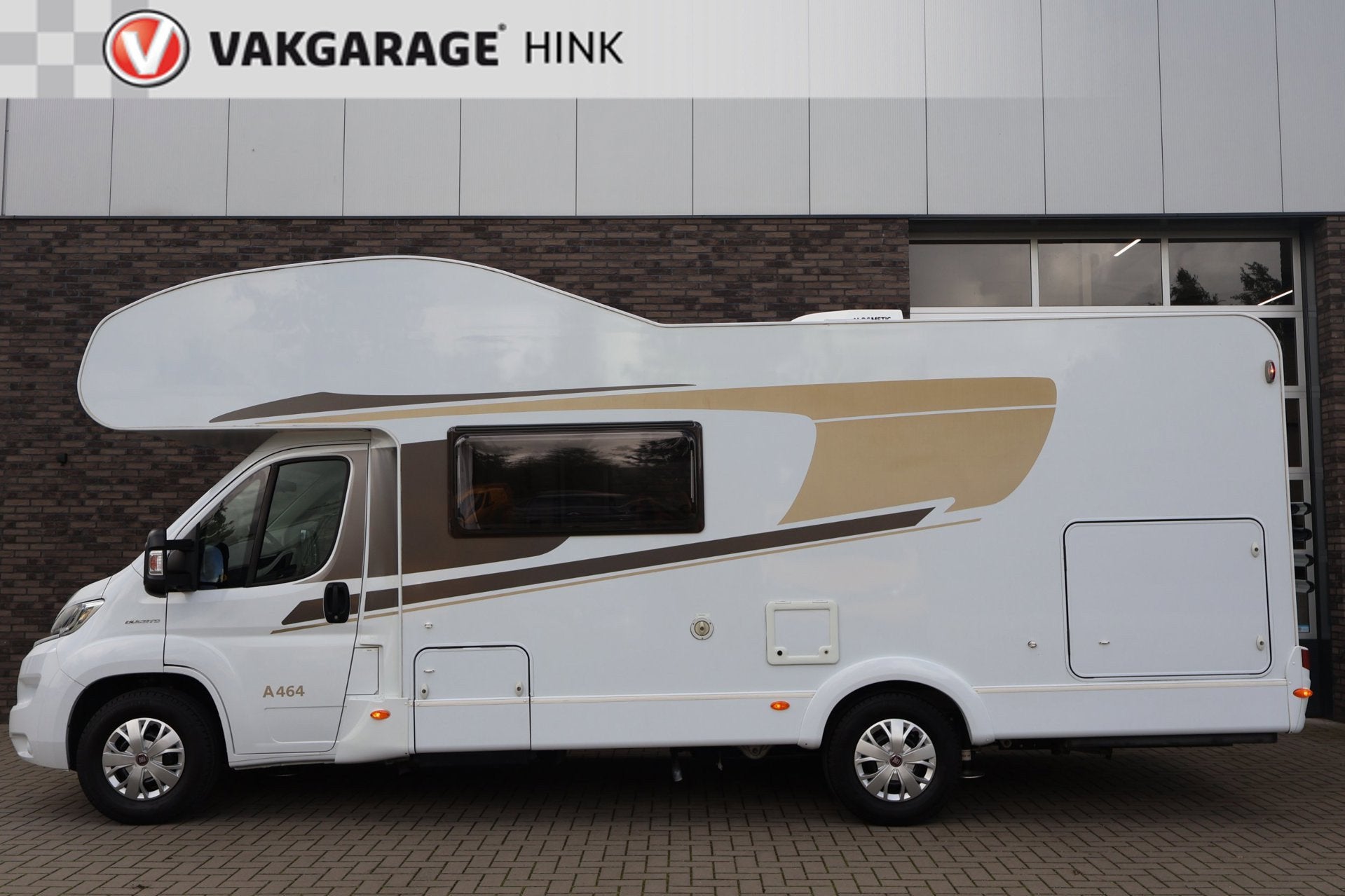 Capron A 464 Gezinscamper| Airco | Levelsysteem | Bearlock |, Airbags, Bedrijf, Navigatie, Carado