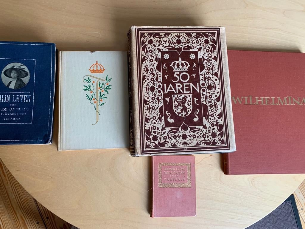 Koninklijke Collectie: Boeken over Wilhelmina en Monarchie, Ophalen of Verzenden, Gelezen, Koningin Wilhelmina e.a., Politiek