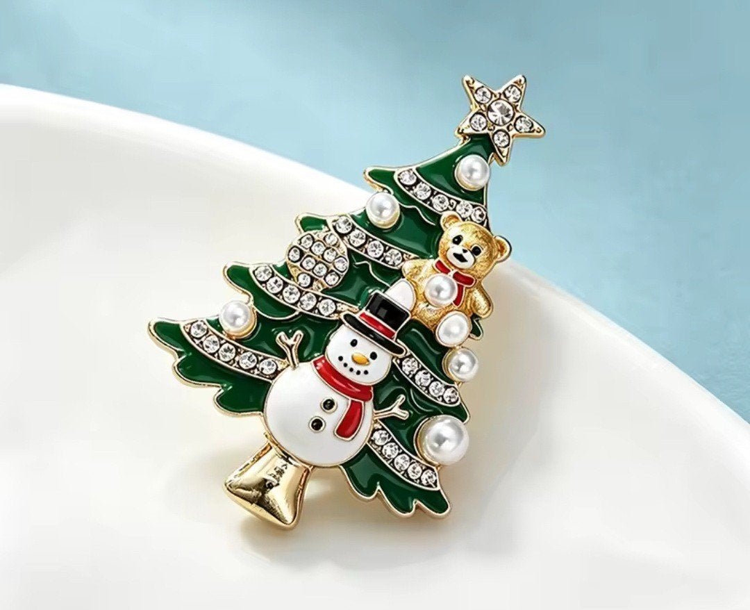 Nieuwe Kerstboom Broche met Sneeuwpop en Beer, Ophalen, Overige materialen, 4 tot 7 cm, Met kristal