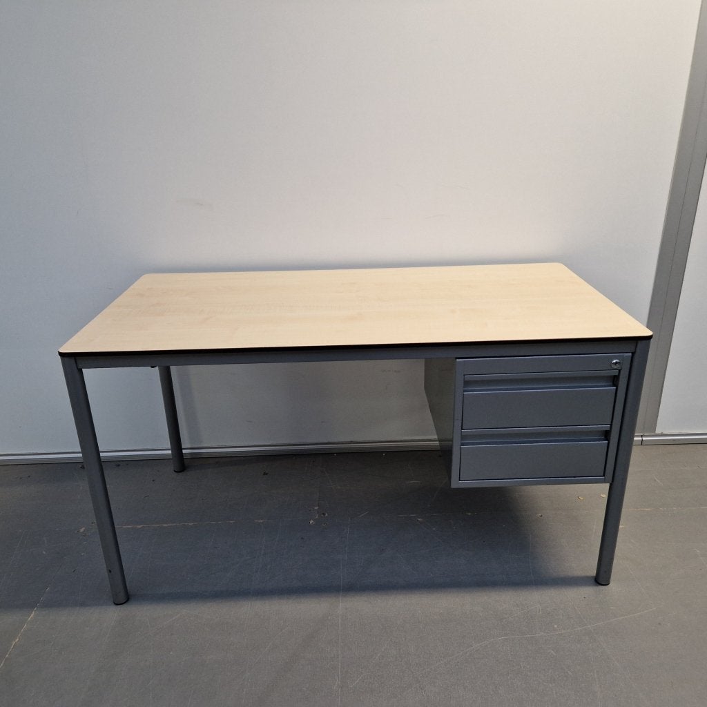 Ahrend retro bureau - 140x70 cm, Niet ingevuld, Gebruikt, Niet ingevuld, Niet ingevuld