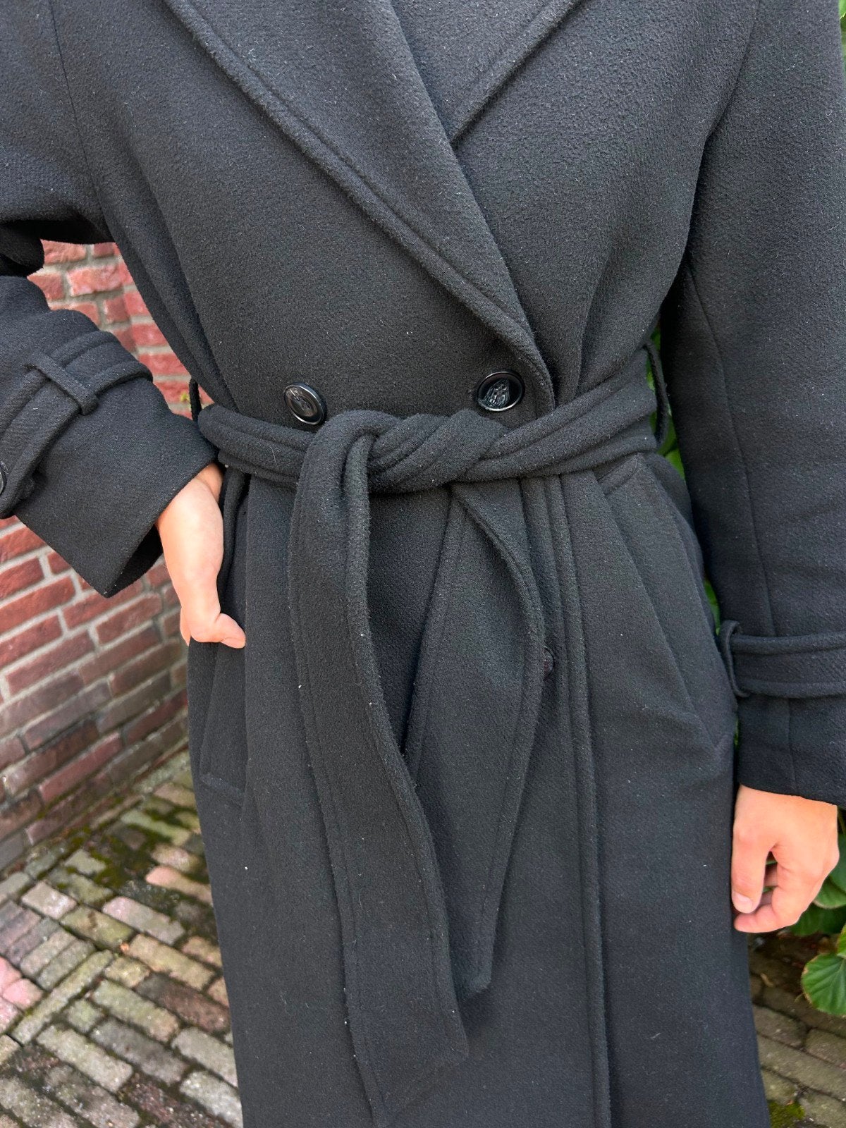 Bershka Lange Zwarte Jas met Ceintuur - Maat XS/S (36), Kleding | Dames, Zwart, Maat 36 (S), Gedragen, Bershka