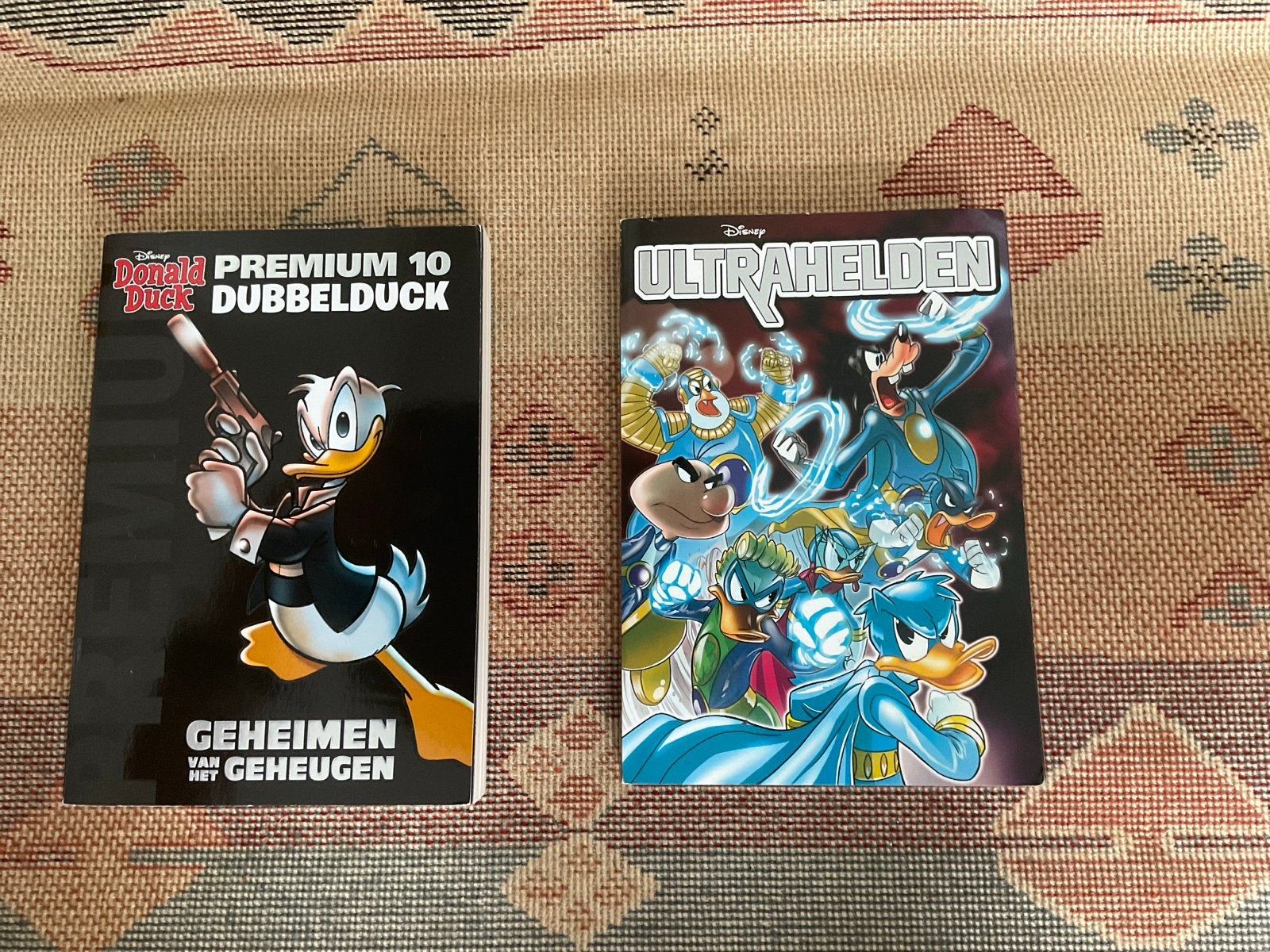 Donald Duck Premium Dubbelduck & Ultrahelden stripboeken, Boeken, Meerdere stripboeken, Ophalen of Verzenden, Gelezen
