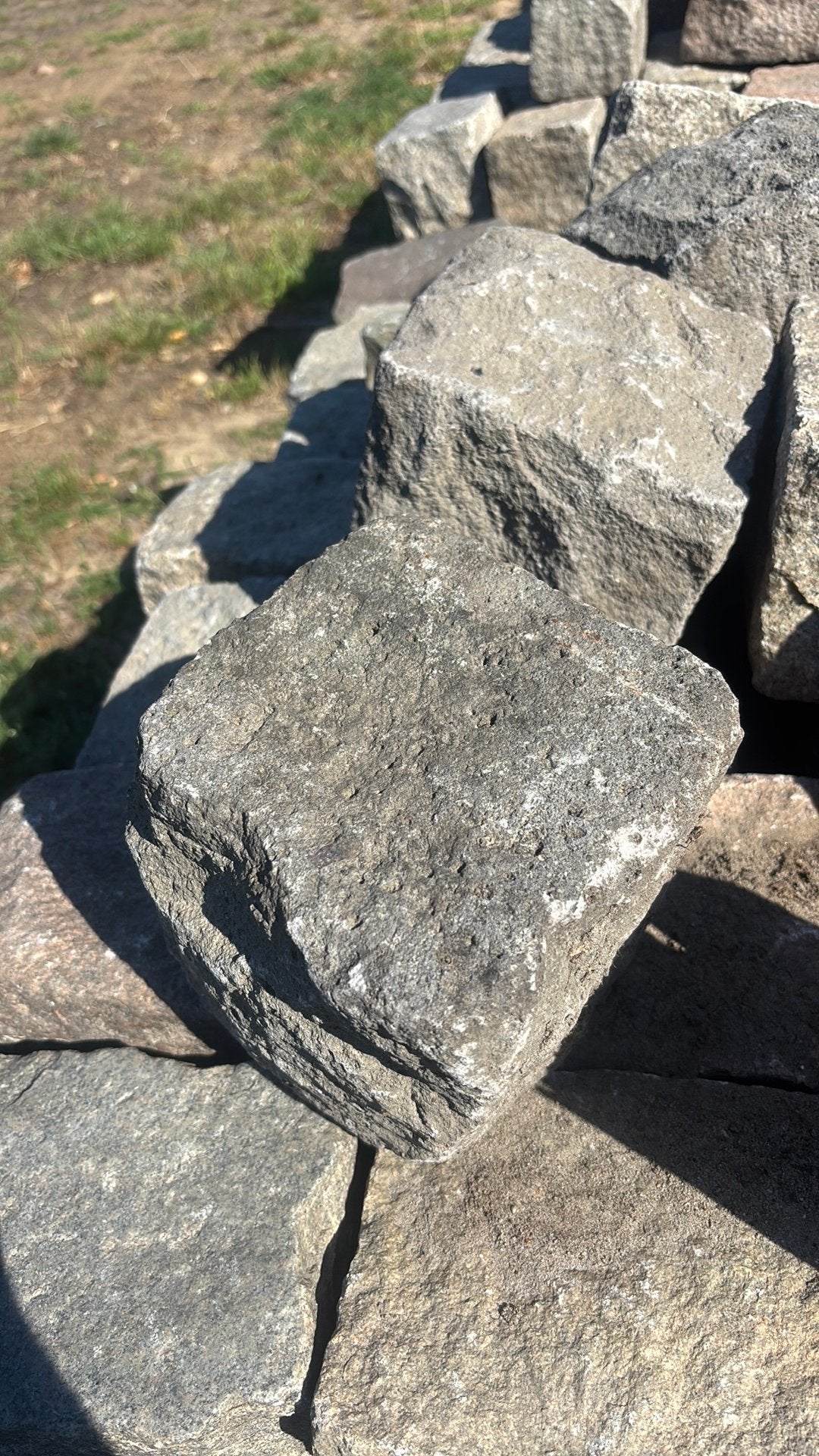 Granieten kasseien en basalt lava keien 1400 stuks, Tuin en Terras, Ophalen, Gebruikt, Graniet, Kei