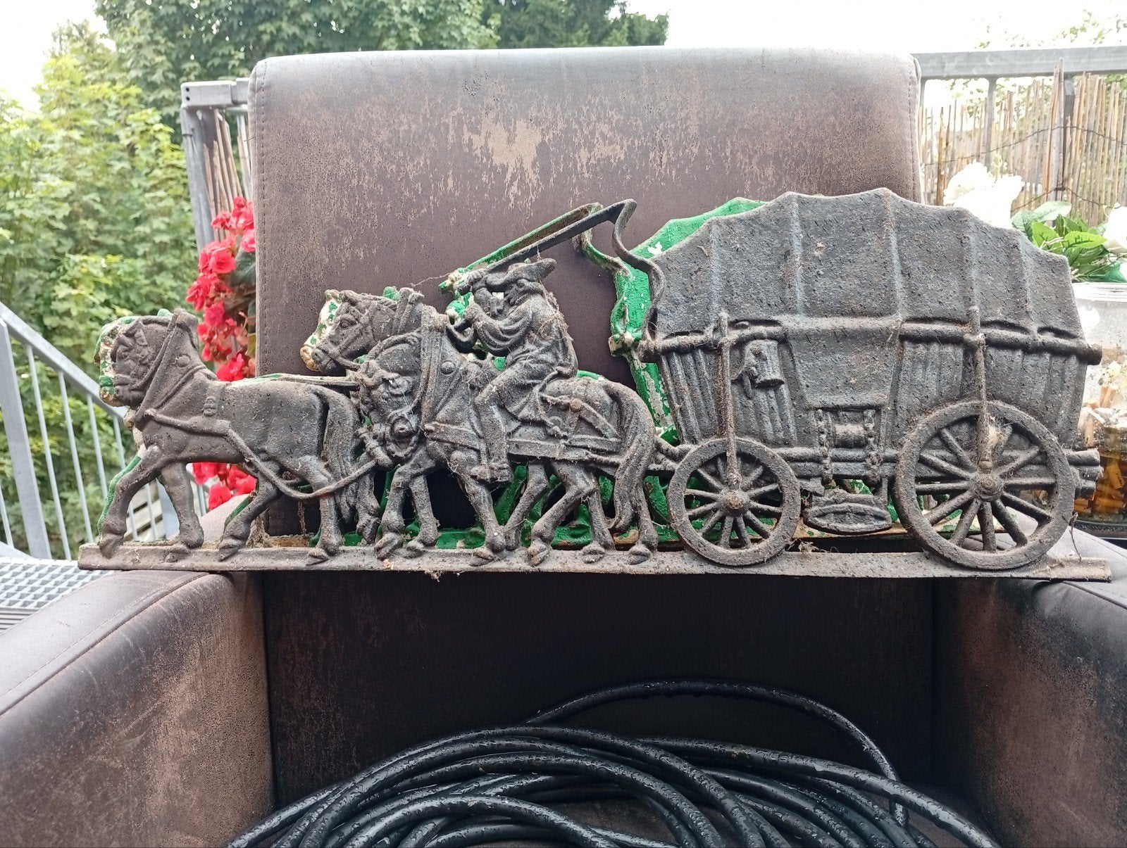Decoratief gietijzeren paard en wagen beeld, Ophalen of Verzenden