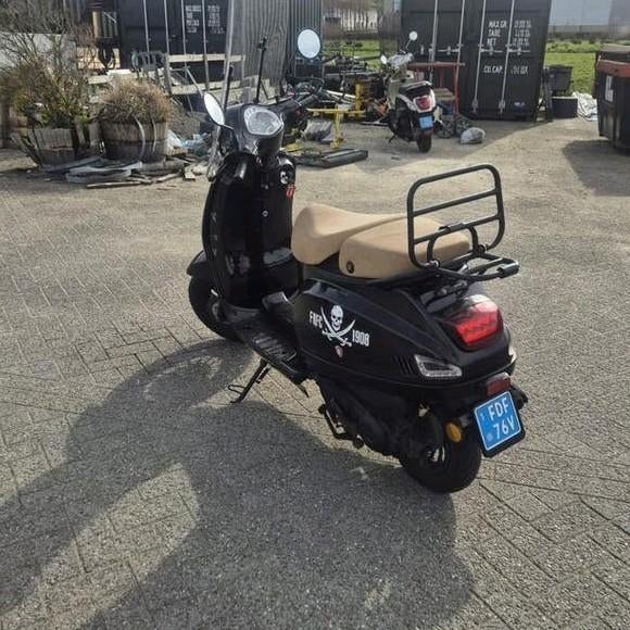 SENZO RIVA LUX met Windscherm en Bagagedrager, Ophalen, Gebruikt