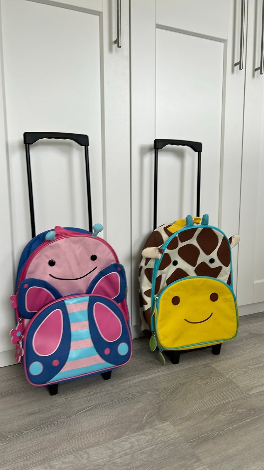 Leuke kinder trolley/trek koffertjes - vlinder en giraffe, Ophalen, Gebruikt, Hard kunststof, Minder dan 50 cm