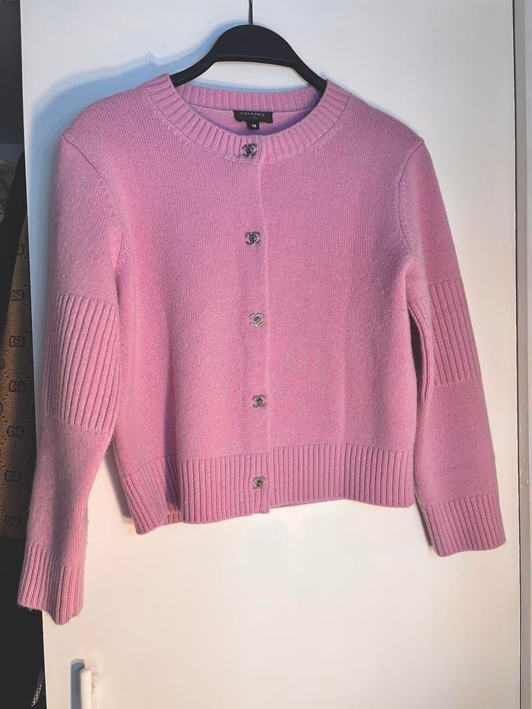 Chanel cardigan kasjmier, Kleding | Dames, Ophalen of Verzenden, Zo goed als nieuw, Maat 38/40 (M), Roze