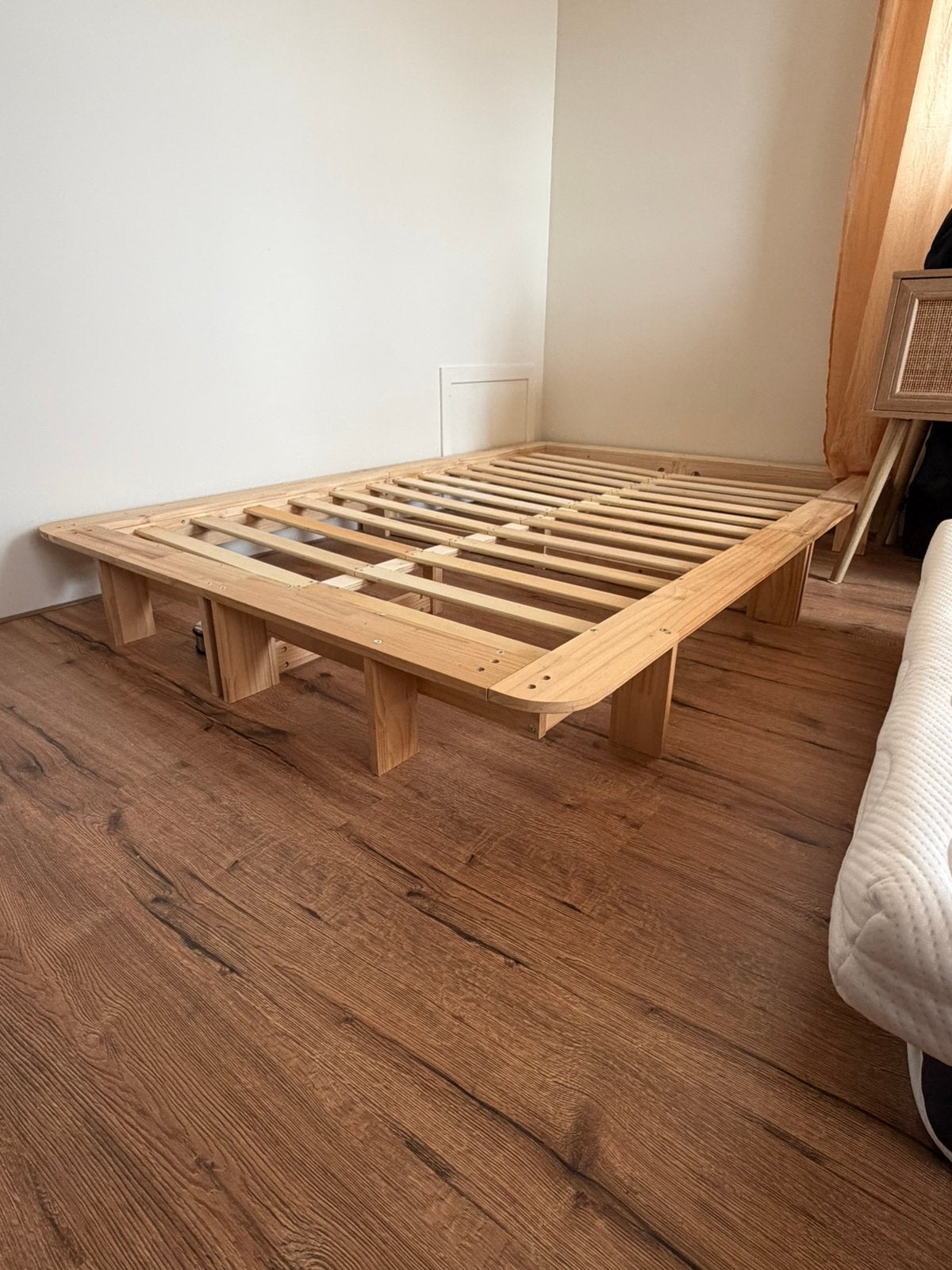 Bedframe hout (twijfelaarsbed), Huis en Inrichting, Slaapkamer | Bedden, Ophalen, Bruin, 210 cm, 140 cm