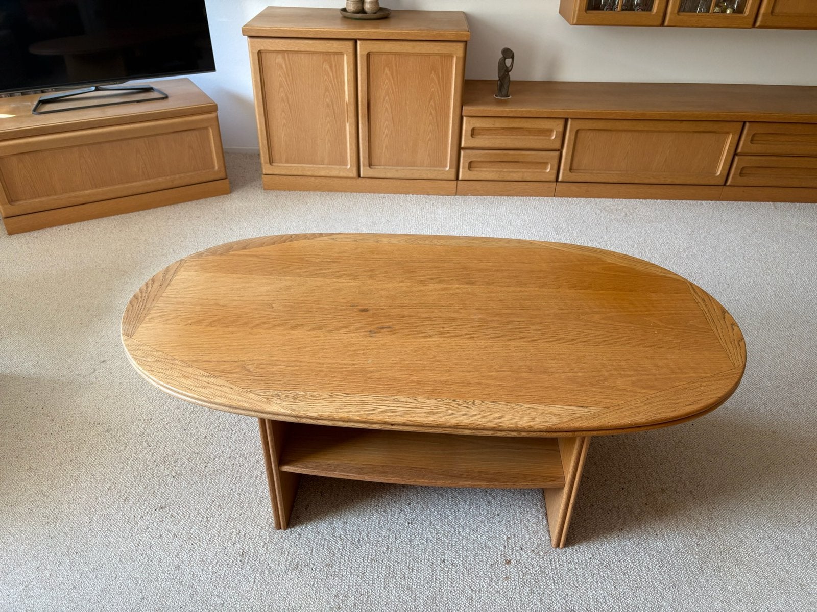 Lichteiken salontafel – Ovaal model met handige lectuurplank, Gebruikt, 100 tot 150 cm, Eikenhout, Minder dan 50 cm