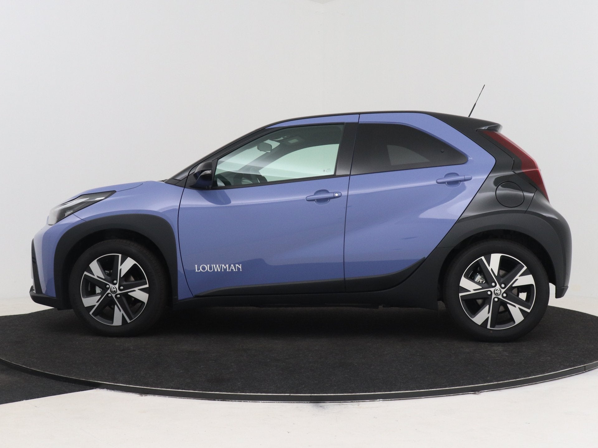 Toyota Aygo X Hybrid 115 pulse (bj 2026, automaat), Stof, Overige kleuren, 4 stoelen, 116 pk