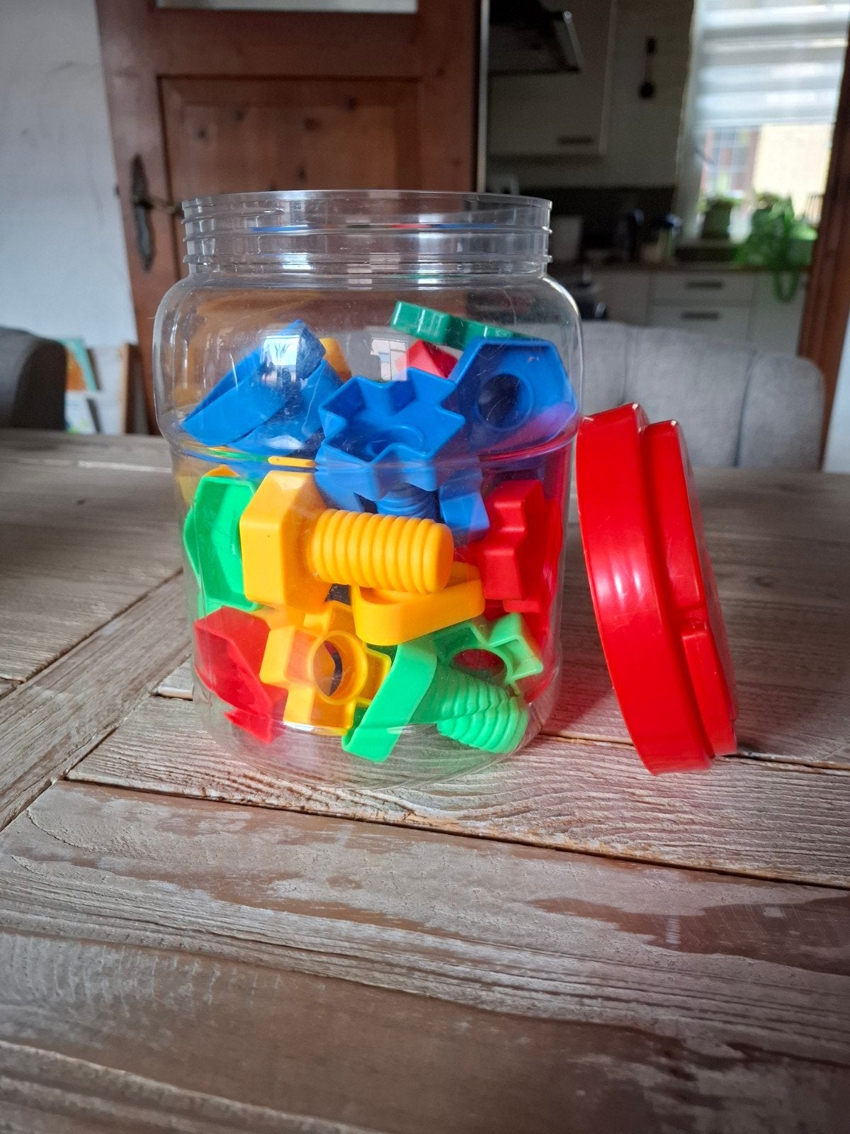 Grote pot met kleurrijke  schroeven en moeren van joePPie, Kinderen en Baby's, Speelgoed | Bouwstenen, Ophalen of Verzenden, Gebruikt