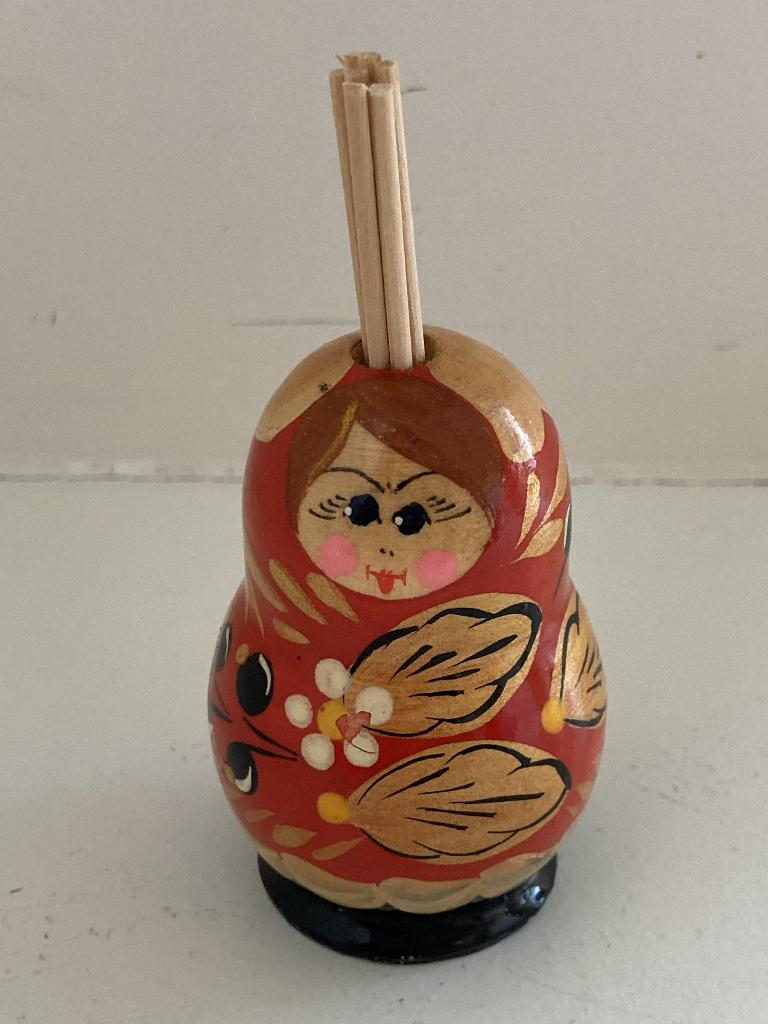 Matroesjka met cocktailprikkers, Verzamelen, Poppetjes en Figuurtjes, Ophalen of Verzenden, Zo goed als nieuw