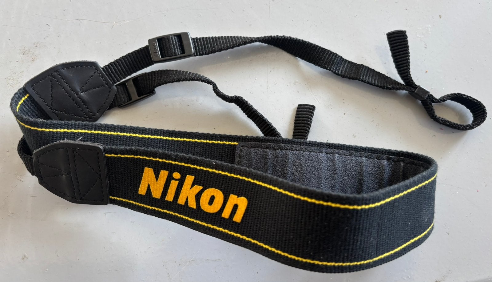 Nikon camerariem, Ophalen of Verzenden, Zo goed als nieuw