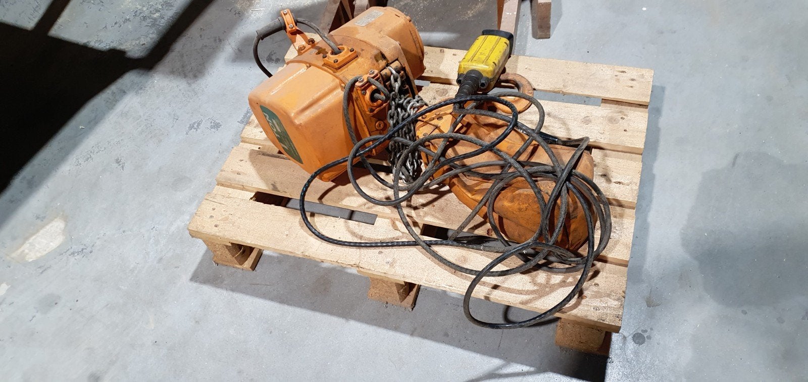 Kito 1tons electrische takel. 220v, Ophalen, Gebruikt