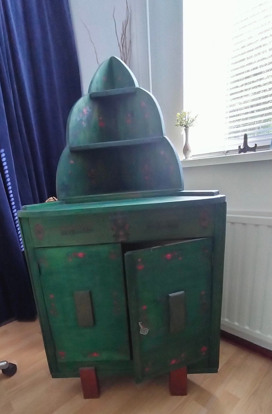 Leuk hoekkastje. Heeft een likje verf nodig., Ophalen, 100 tot 150 cm, 50 tot 100 cm, 25 tot 50 cm
