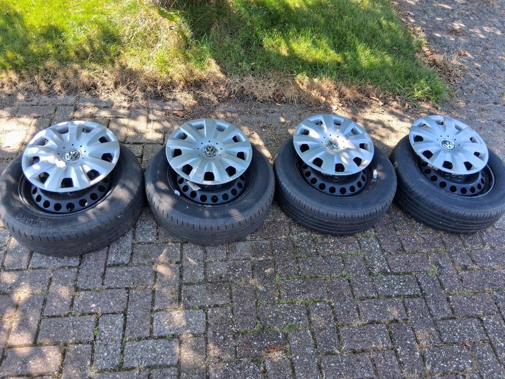Zomerbanden met velgen en wieldoppen 195/65 R15, Auto-onderdelen, Banden en Velgen, Ophalen, Gebruikt, 15 inch, Banden en Velgen
