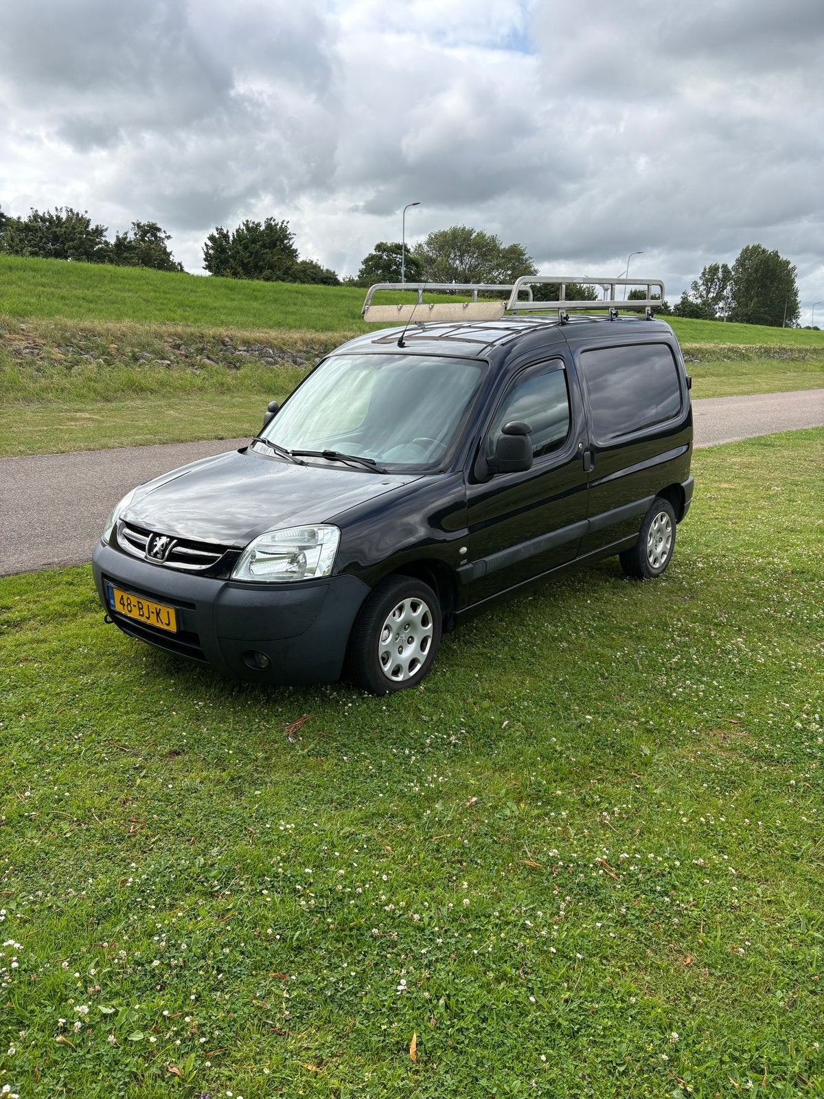 Peugeot Partner 2.0 HDI 170C 2003, Auto's, Voorwielaandrijving, Mistlampen, 4 cilinders, Zwart