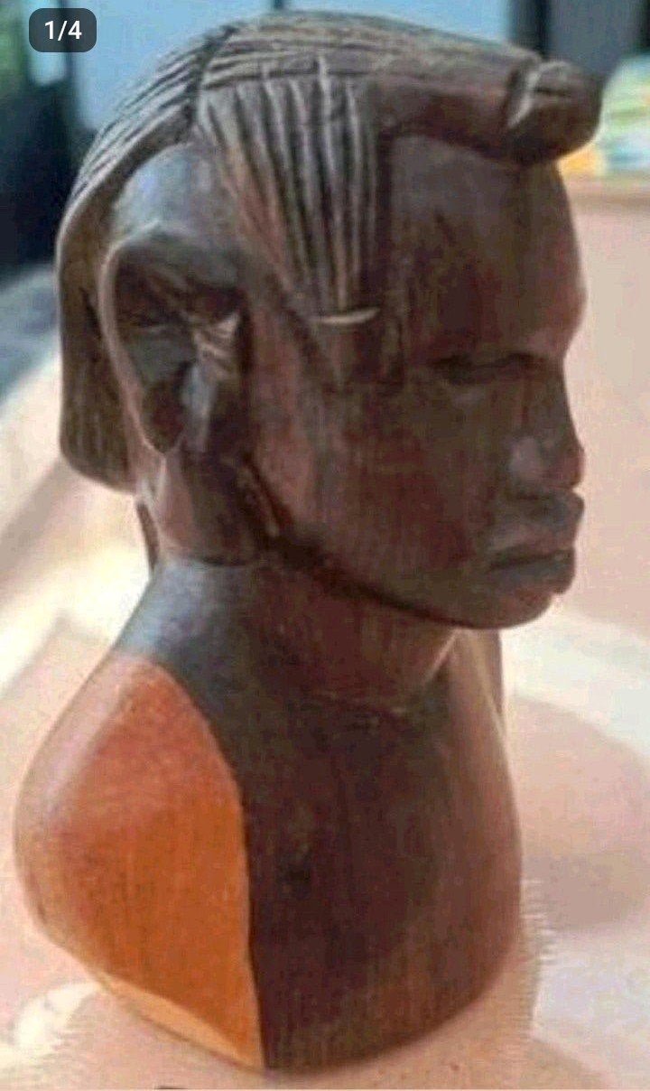 Houtsnijwerk Masai uit Kenia, Ophalen