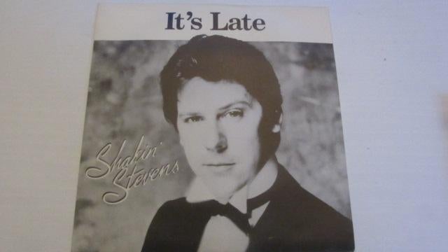Shakin Stevens It,s Late { Brazilië }, 7 inch, Single, Ophalen of Verzenden, Pop