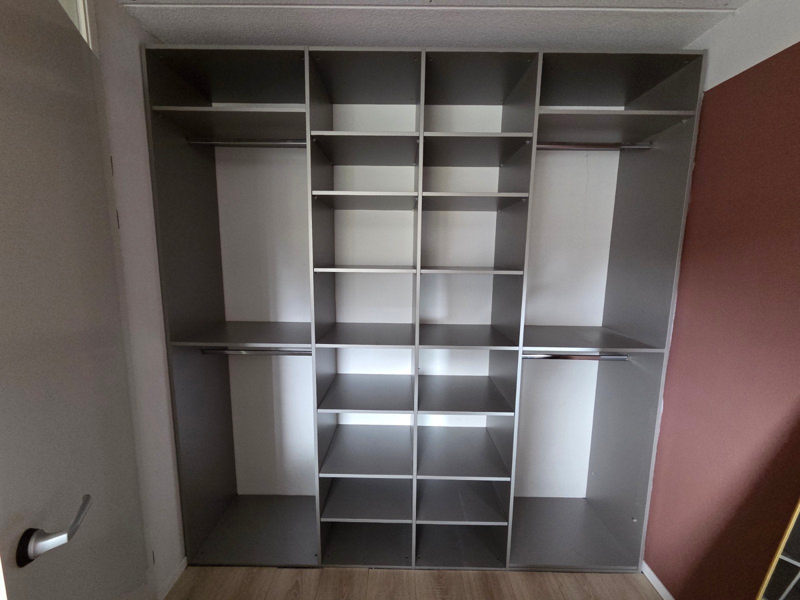 Gratis - Grote kast met 4 hanggedeeltes, zonder achterwand e, Huis en Inrichting, Kasten | Kledingkasten, Ophalen, Gebruikt, 200 cm of meer