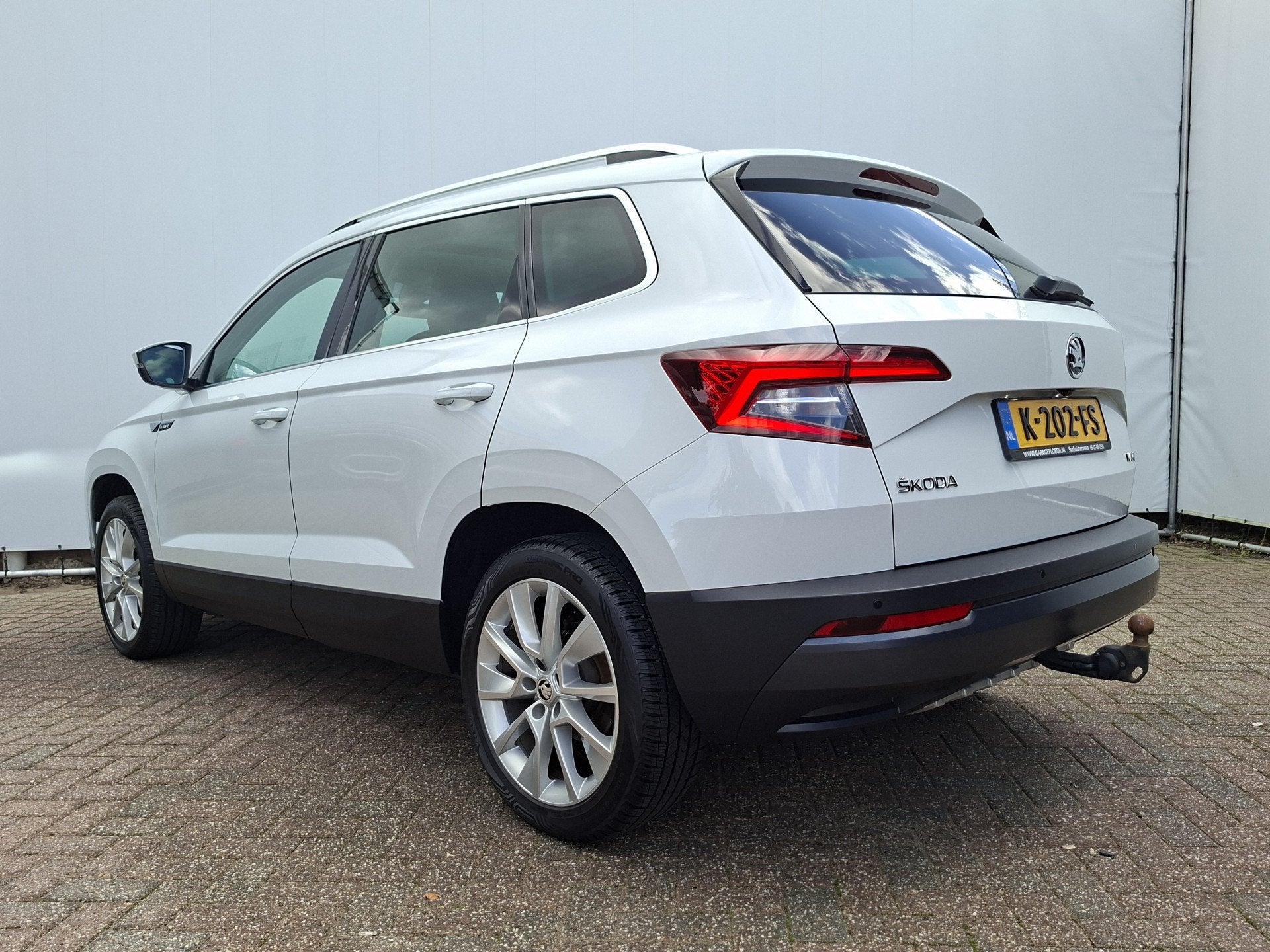 Skoda Karoq 1.5 TSI ACT Style Pano 360° Carplay Trekhaak Bu, Euro 6, 4 cilinders, 150 pk, Wit