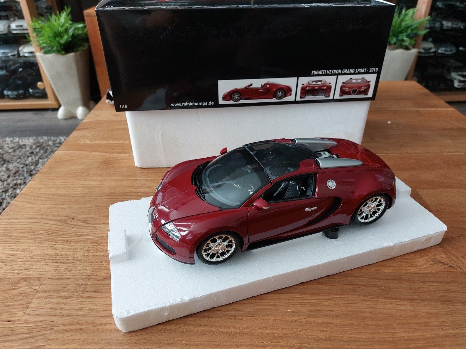 Minichamps 1/18 Bugatti veyron  Grand Sport Red Red 2010, Hobby en Vrije tijd, Ophalen of Verzenden, Zo goed als nieuw, Auto, MiniChamps