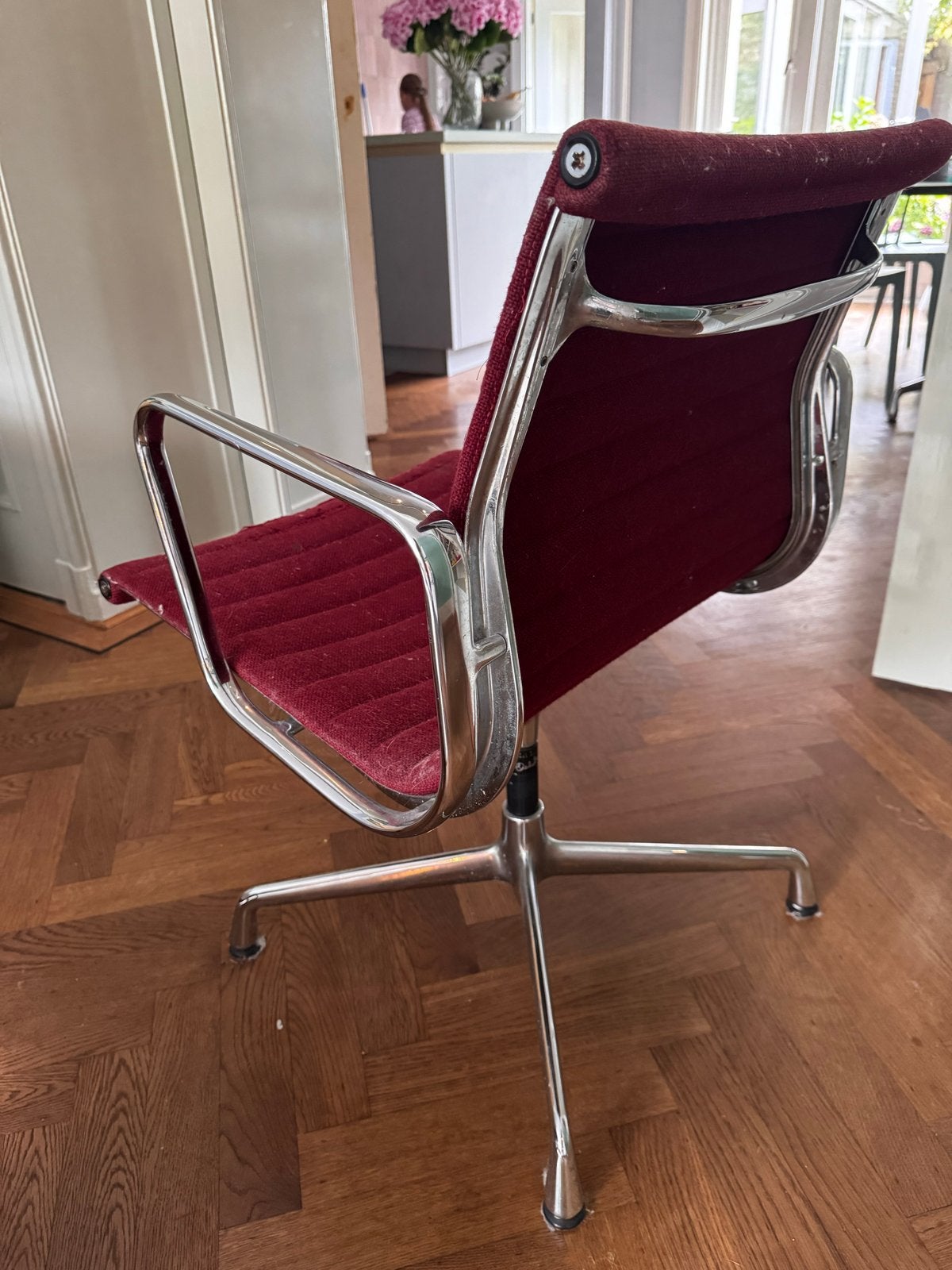 Vitra Eames Aluminium Chair EA 107 - Zes stoelen, Ophalen, Gebruikt, Overige kleuren, Metaal