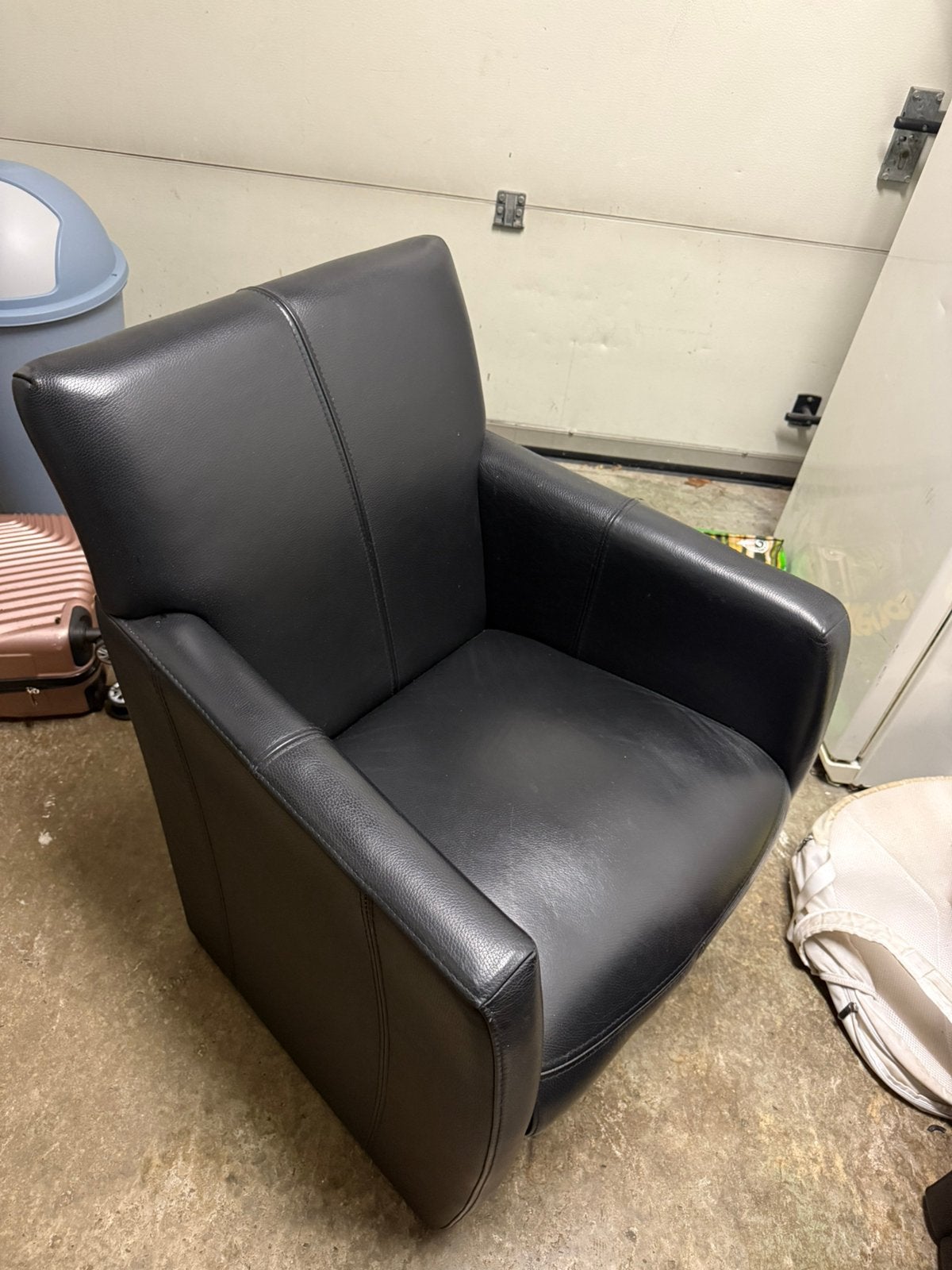 2 leren stoelen, Ophalen, Zo goed als nieuw, 75 tot 100 cm, 50 tot 75 cm