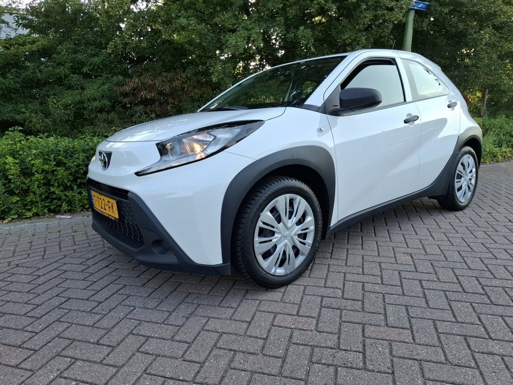 Toyota Aygo X 1.0 VVT-i MT (bj 2023), Auto's, 12 maanden, Gebruikt, 4 stoelen, Wit