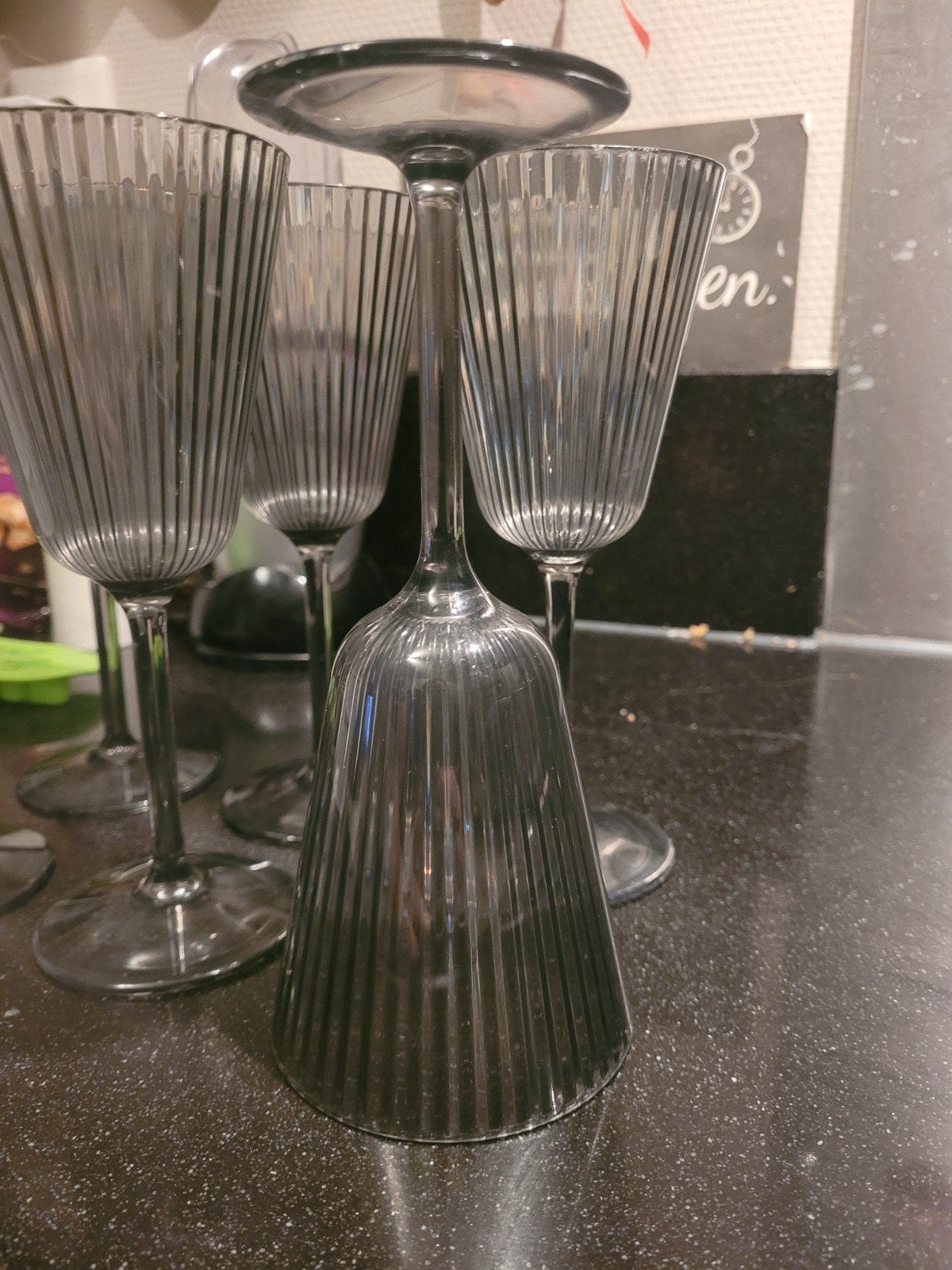 6 plastic wijnglazen - Ideaal voor feestjes!, Ophalen of Verzenden, Gebruikt, Kunststof, Zwart