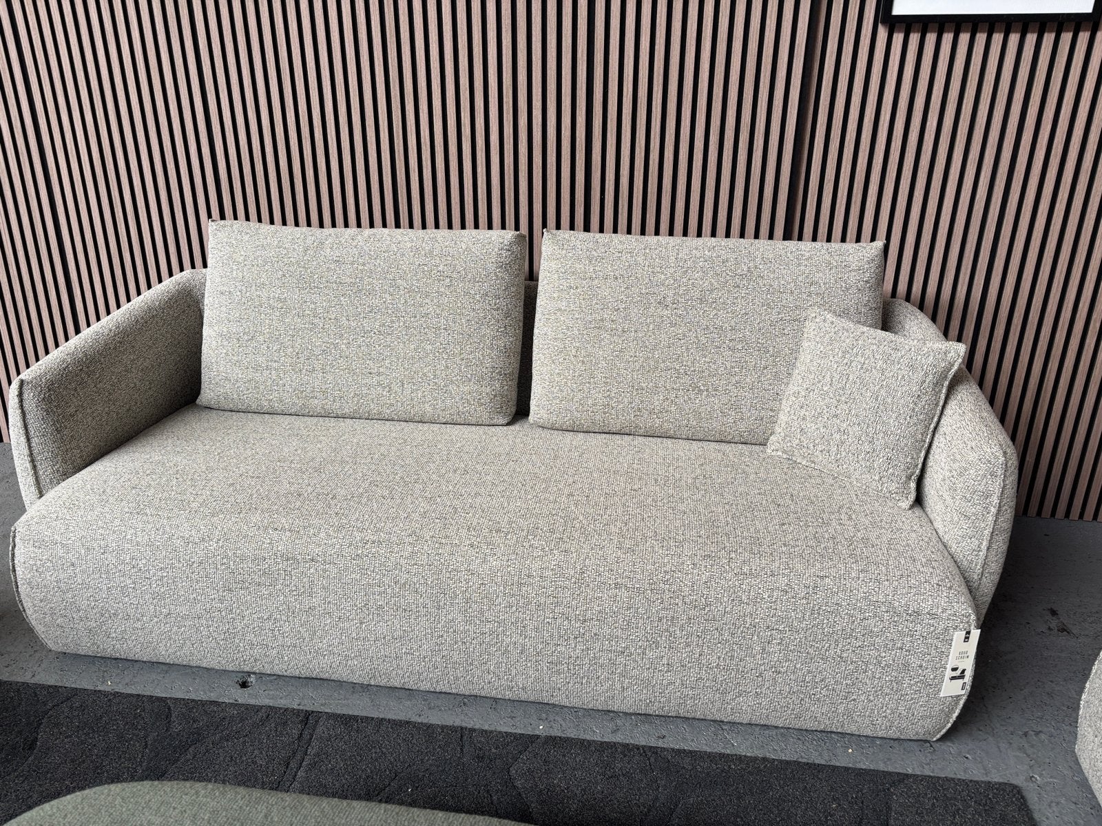 Foto 3 van GRATIS LEVERING Montel Icon Set Banken + Poef SHOWROOMMODEL