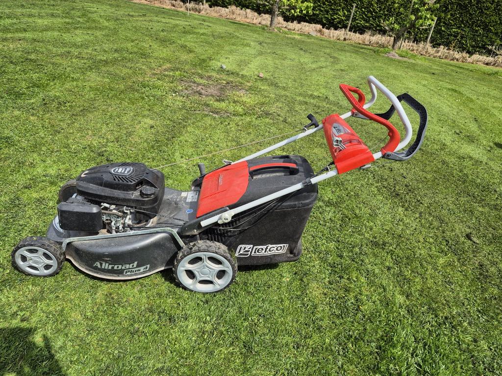 Efco maaimachine, Tuin en Terras, Grasmaaiers, Ophalen, Benzine-grasmaaier, 30 t/m 39 cm, Zweefmaaier