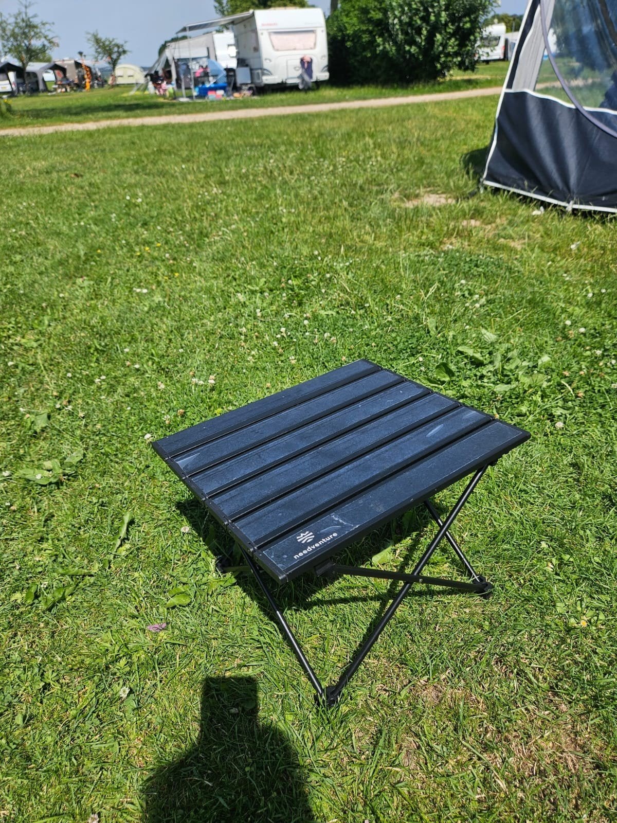 Compact oprolbaar tafeltje, Ophalen of Verzenden, Zo goed als nieuw, Campingtafel
