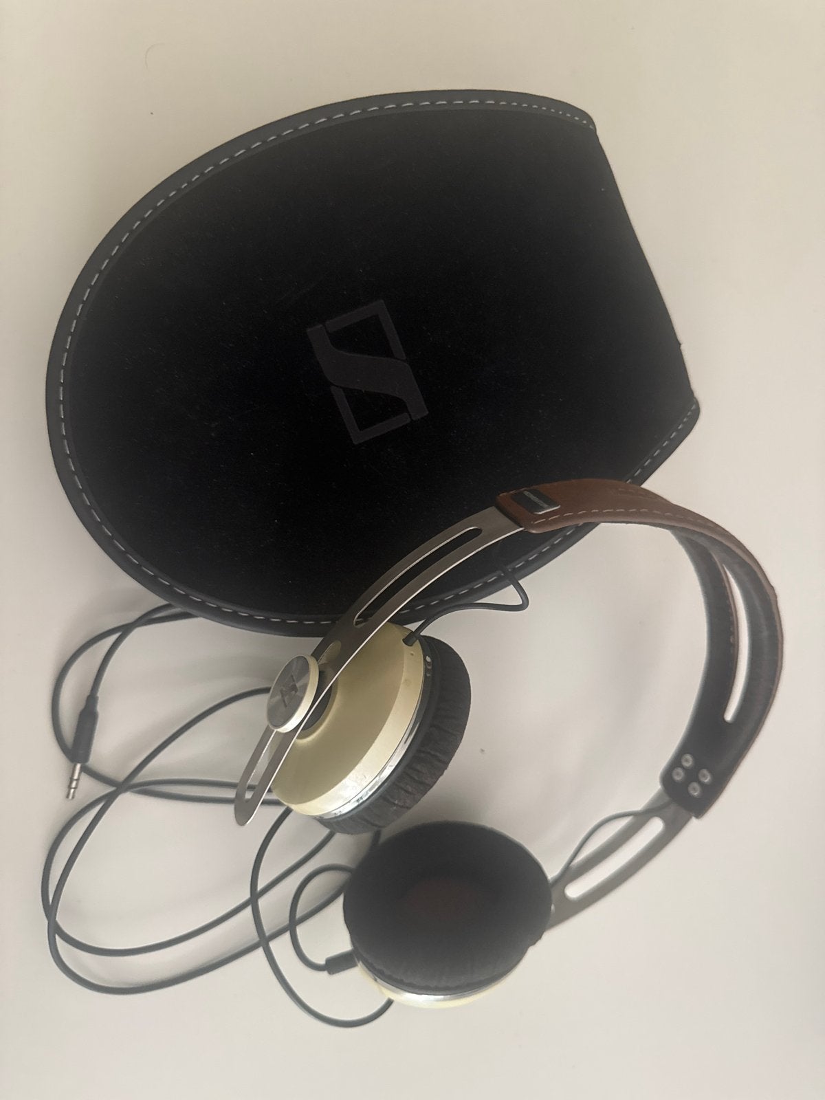 Sennheiser Momentum bedrade koptelefoon met opbergdoos, Audio, Tv en Foto, Gebruikt, Sennheiser, On-ear, Draagtas/etui