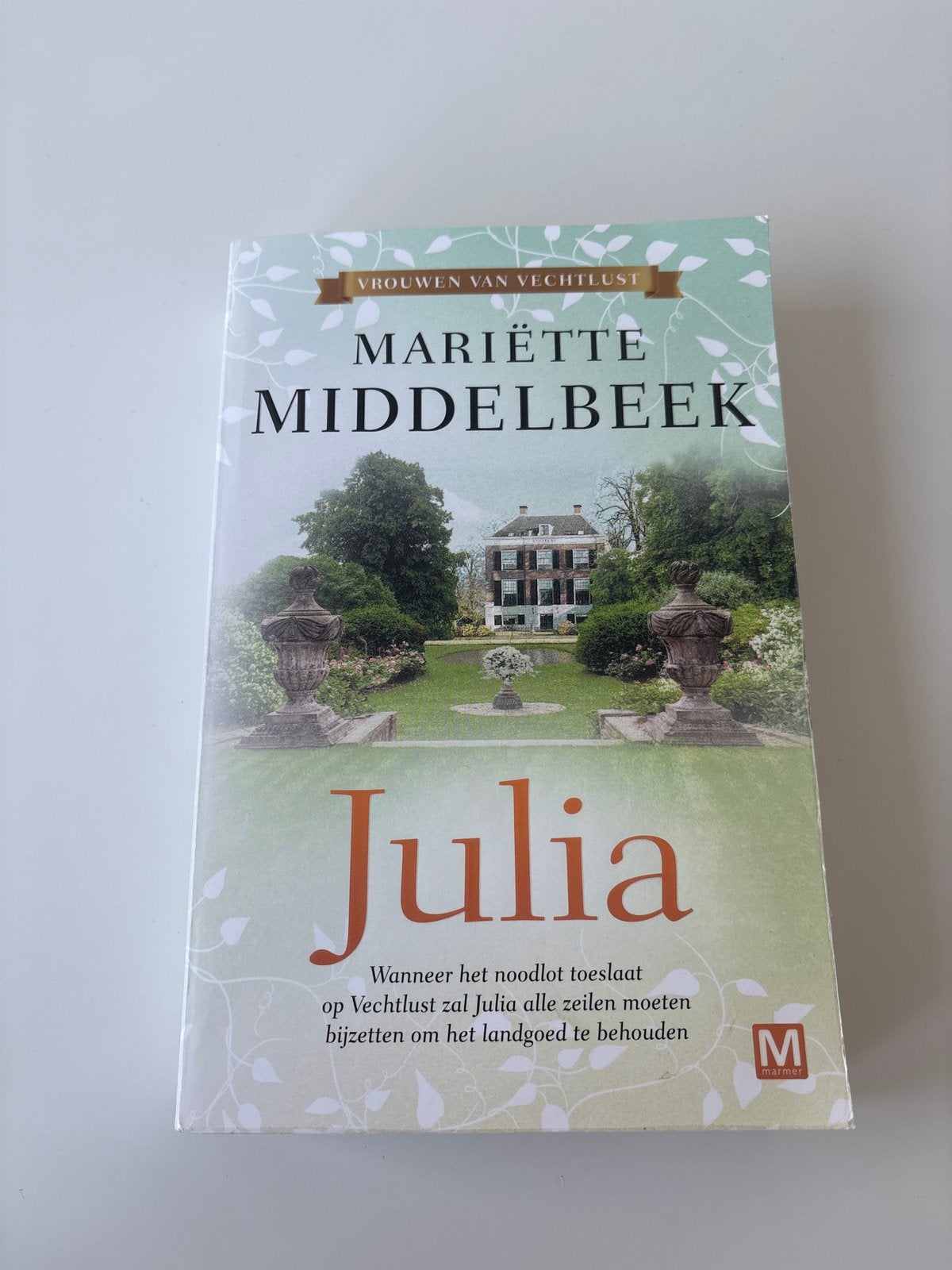 Mariëtte Middelbeek - Julia, Boeken, Literatuur, Zo goed als nieuw, Nederland, Ophalen of Verzenden