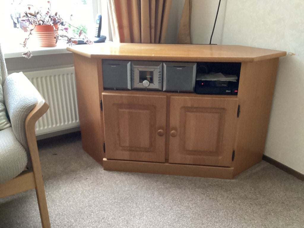 Tv hoekkast ( zwaar eiken ), Ophalen, Gebruikt, Eikenhout, 50 tot 100 cm
