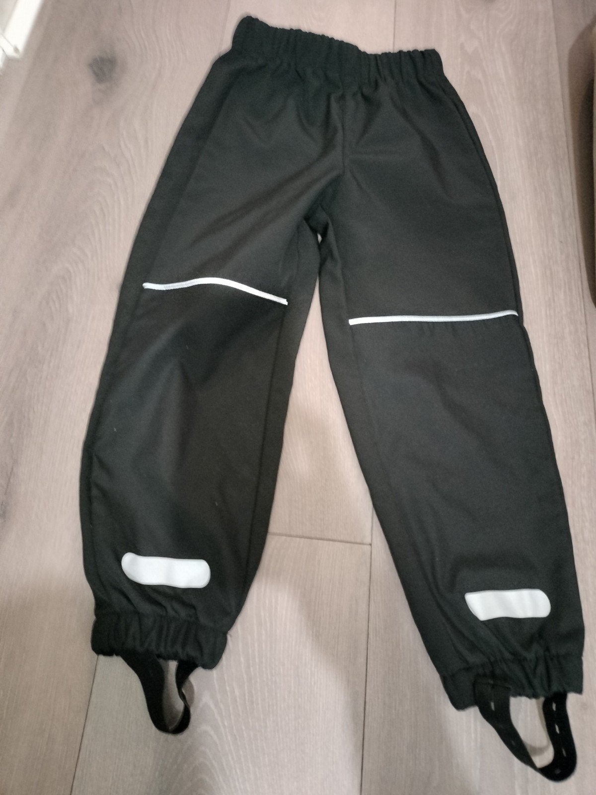 Nieuwe zwarte regenbroek maat 110 met reflecterende strepen, Ophalen of Verzenden, Nieuw, Jongen of Meisje, Broek