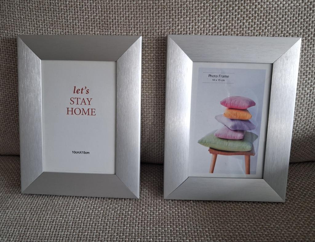 GRATIS : 2 x aluminium fotolijsten voor foto's van 10x15 cm., Ophalen, Zo goed als nieuw