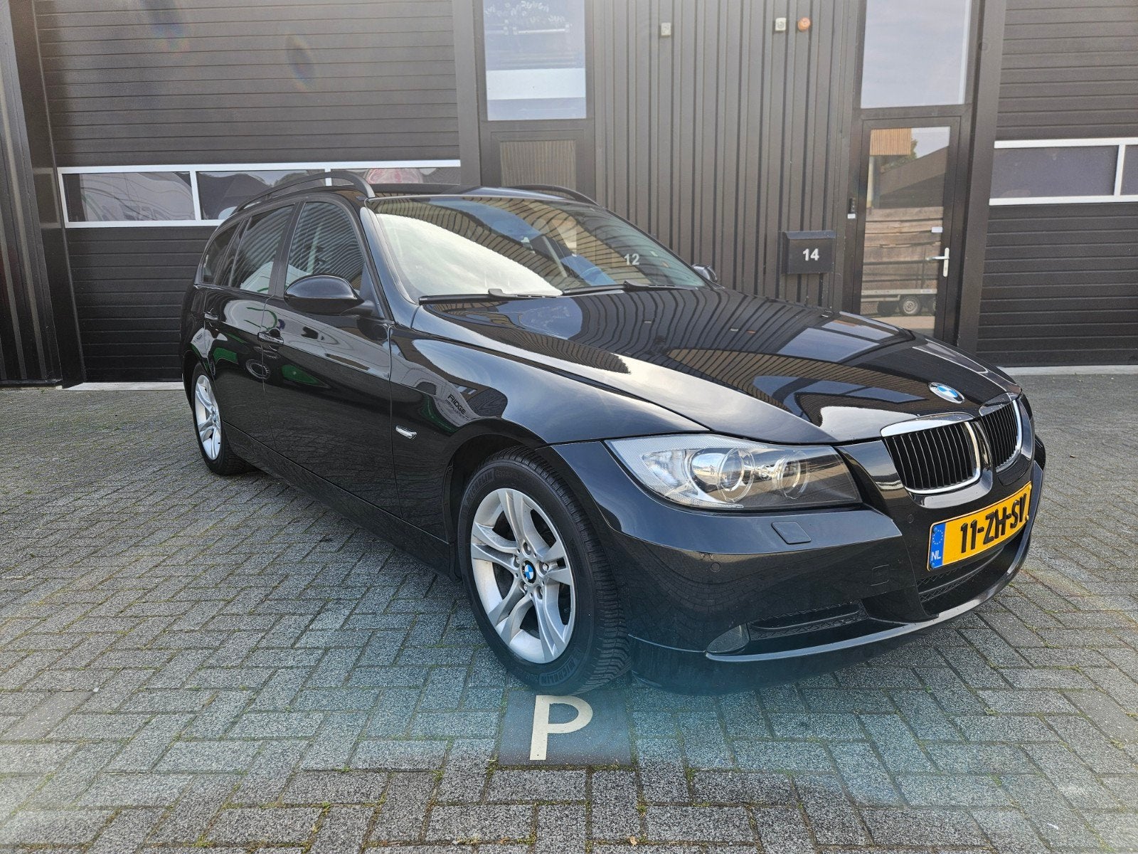 BMW 3-Serie 2.0 318 Touring, NAP, APK, Airco, Sportpakket, Auto's, BMW, Zwart, Origineel Nederlands, Handgeschakeld, Grijs