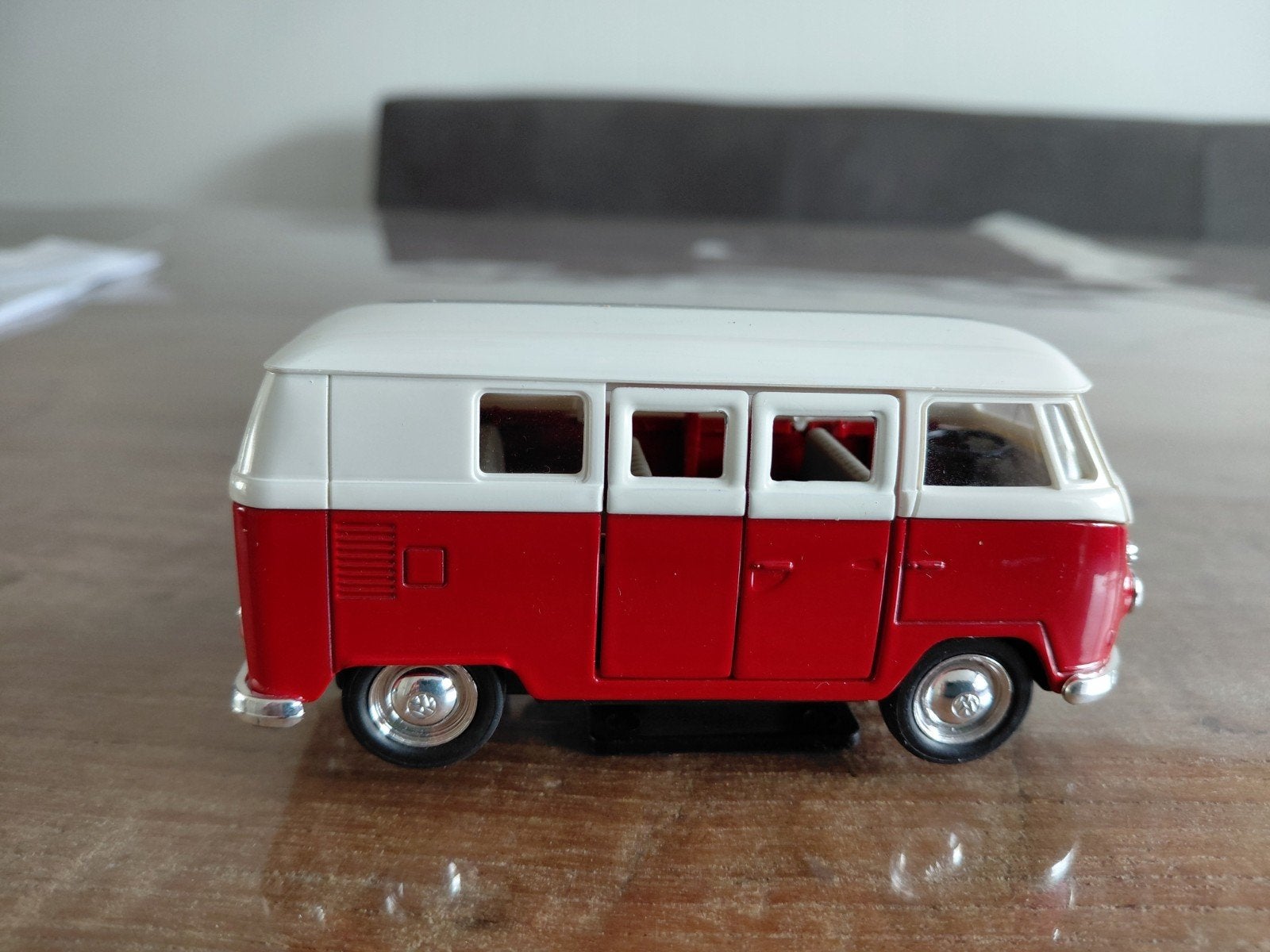 volkswagen classical microbus 1962 - 49764, Hobby en Vrije tijd, Modelauto's | 1:24, Ophalen of Verzenden, Welly