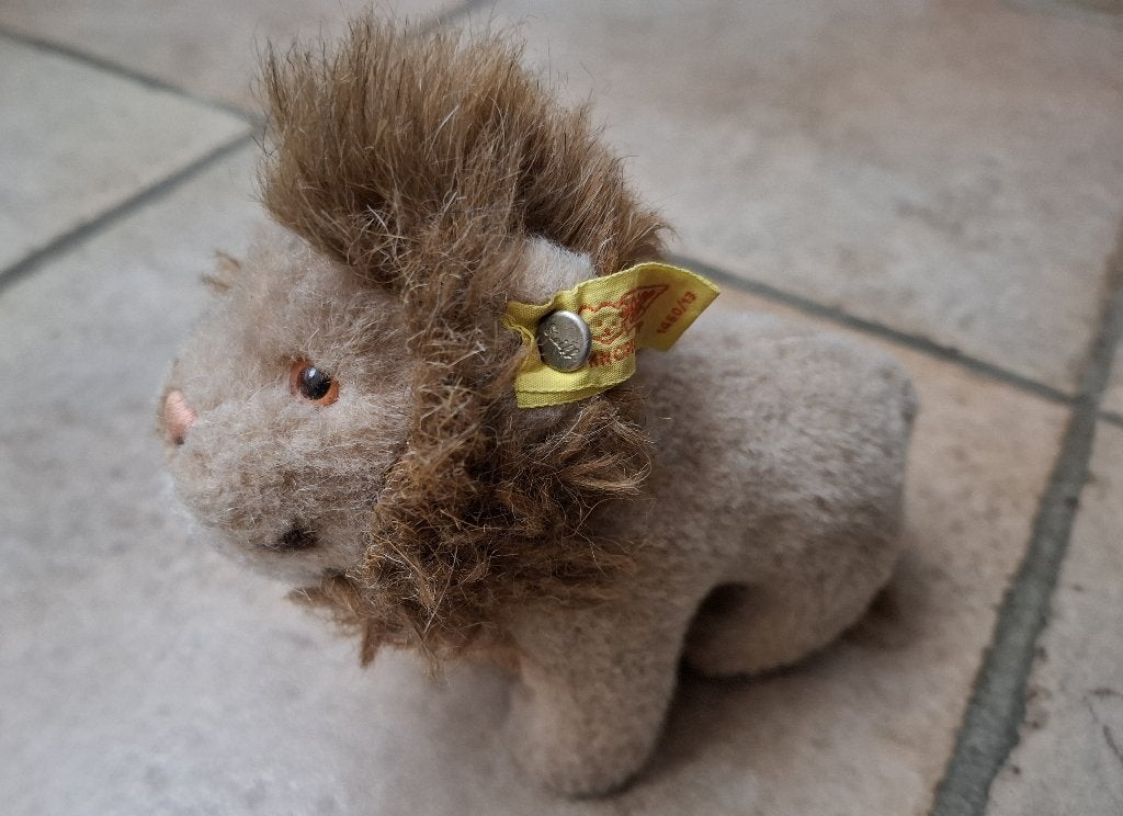 Steiff leeuw 16cm 1460/13 met tag Knopf im Ohr, Gebruikt, Overige merken, Ophalen of Verzenden, Leeuw